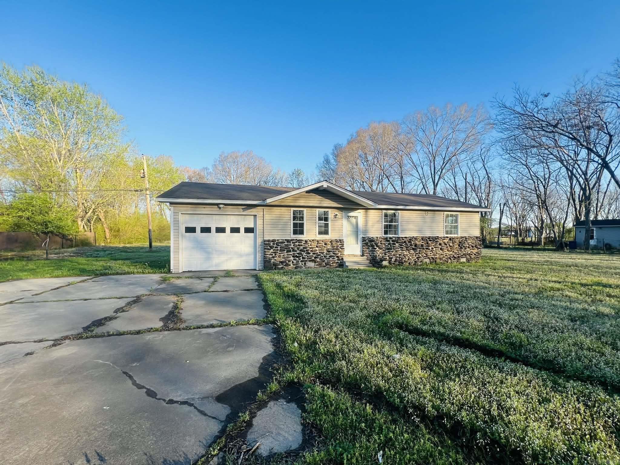 723 E Center  Beebe, AR