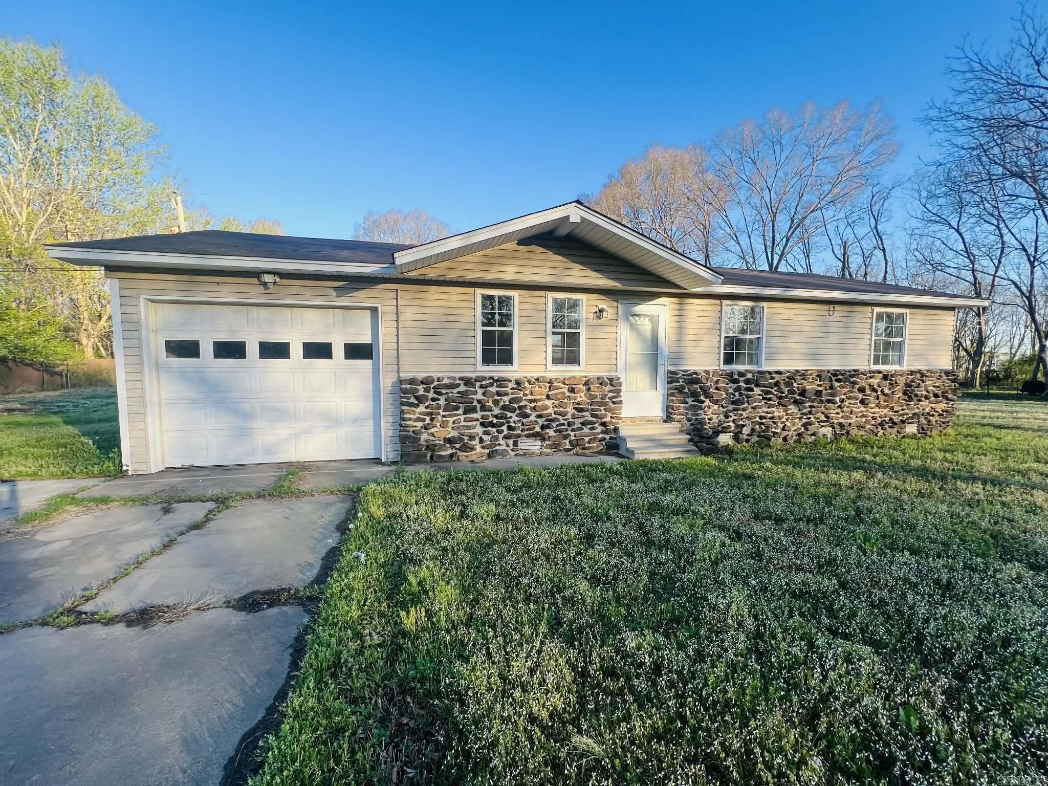 723 E Center  Beebe, AR