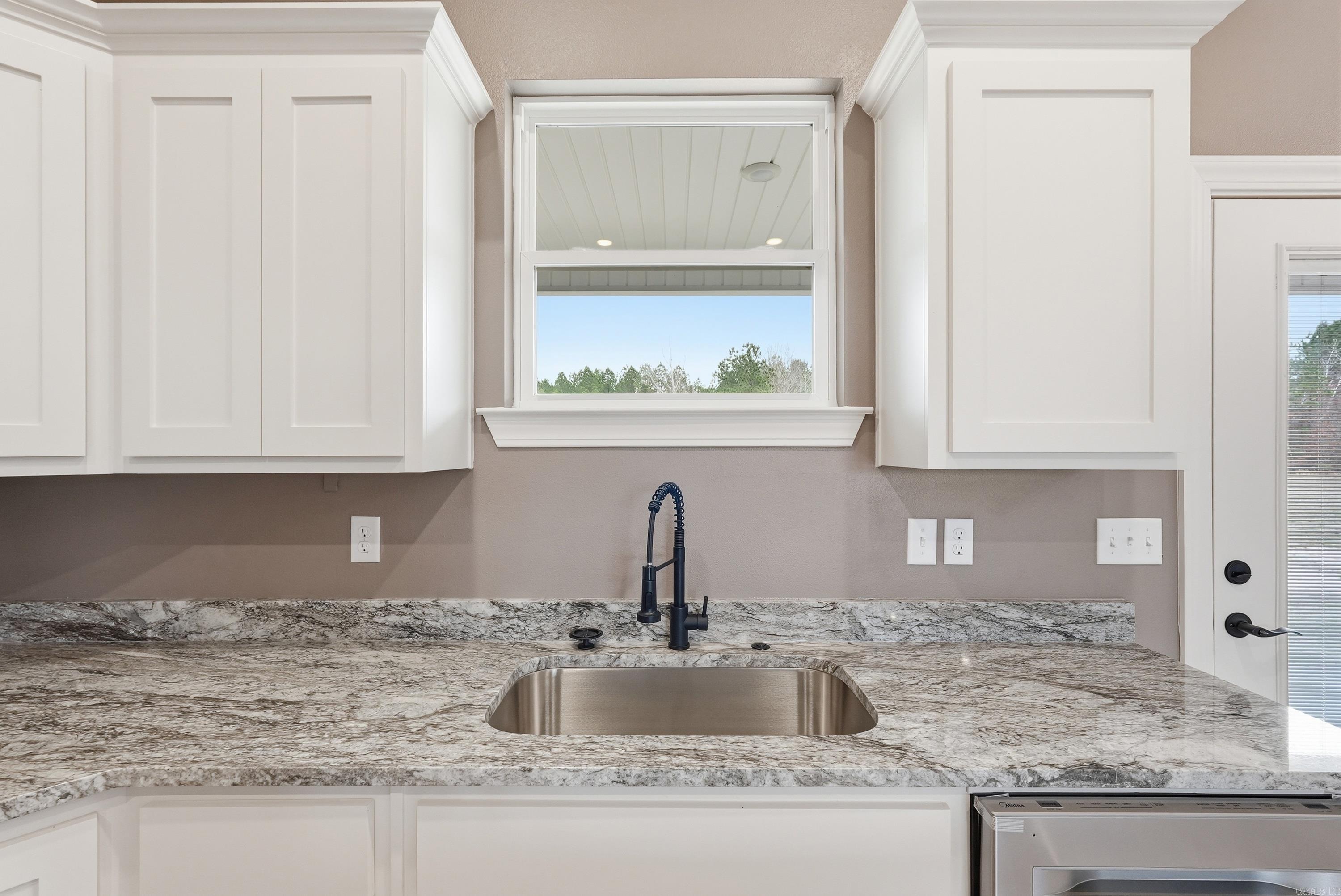 300 Doe  Hensley, AR