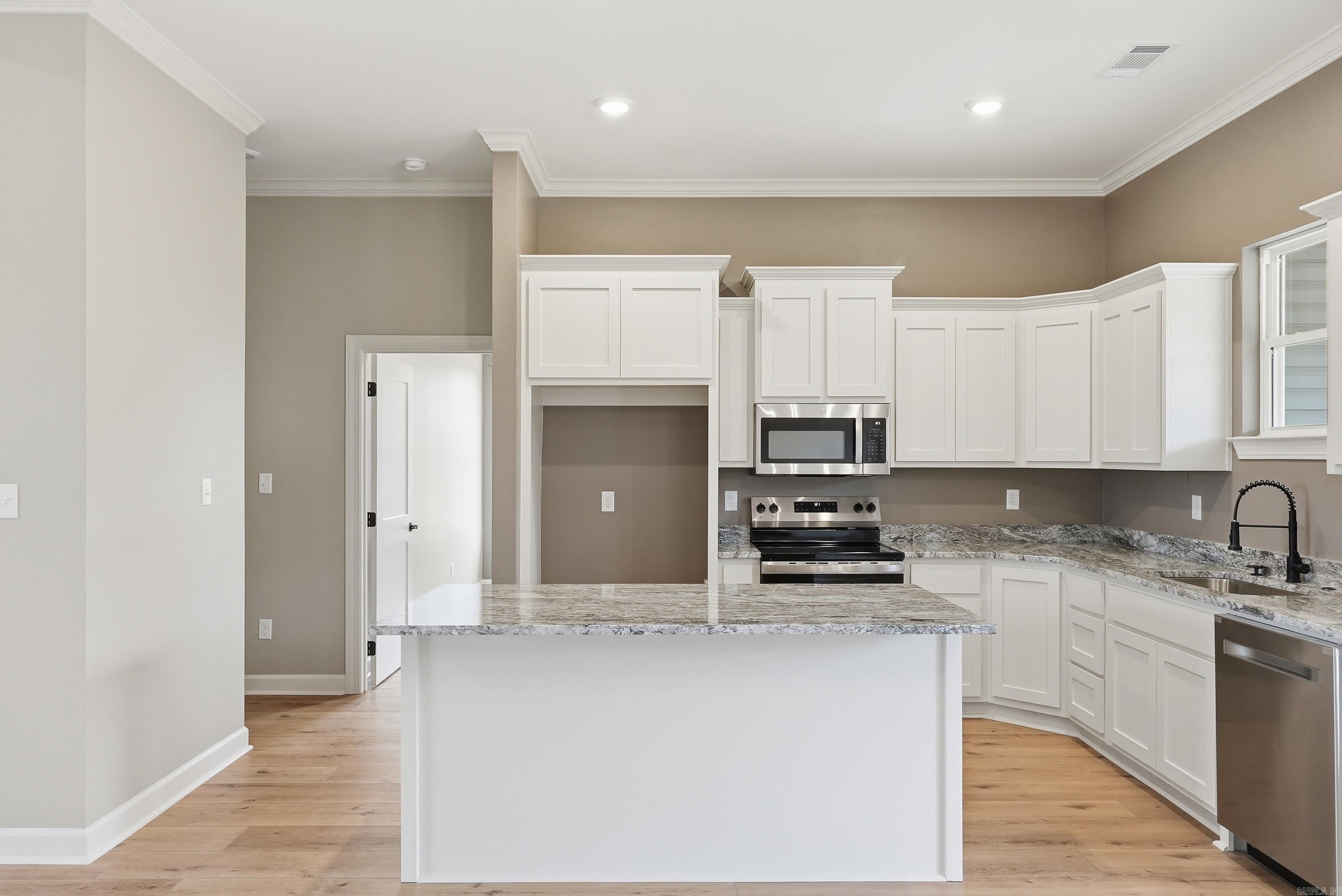 300 Doe  Hensley, AR