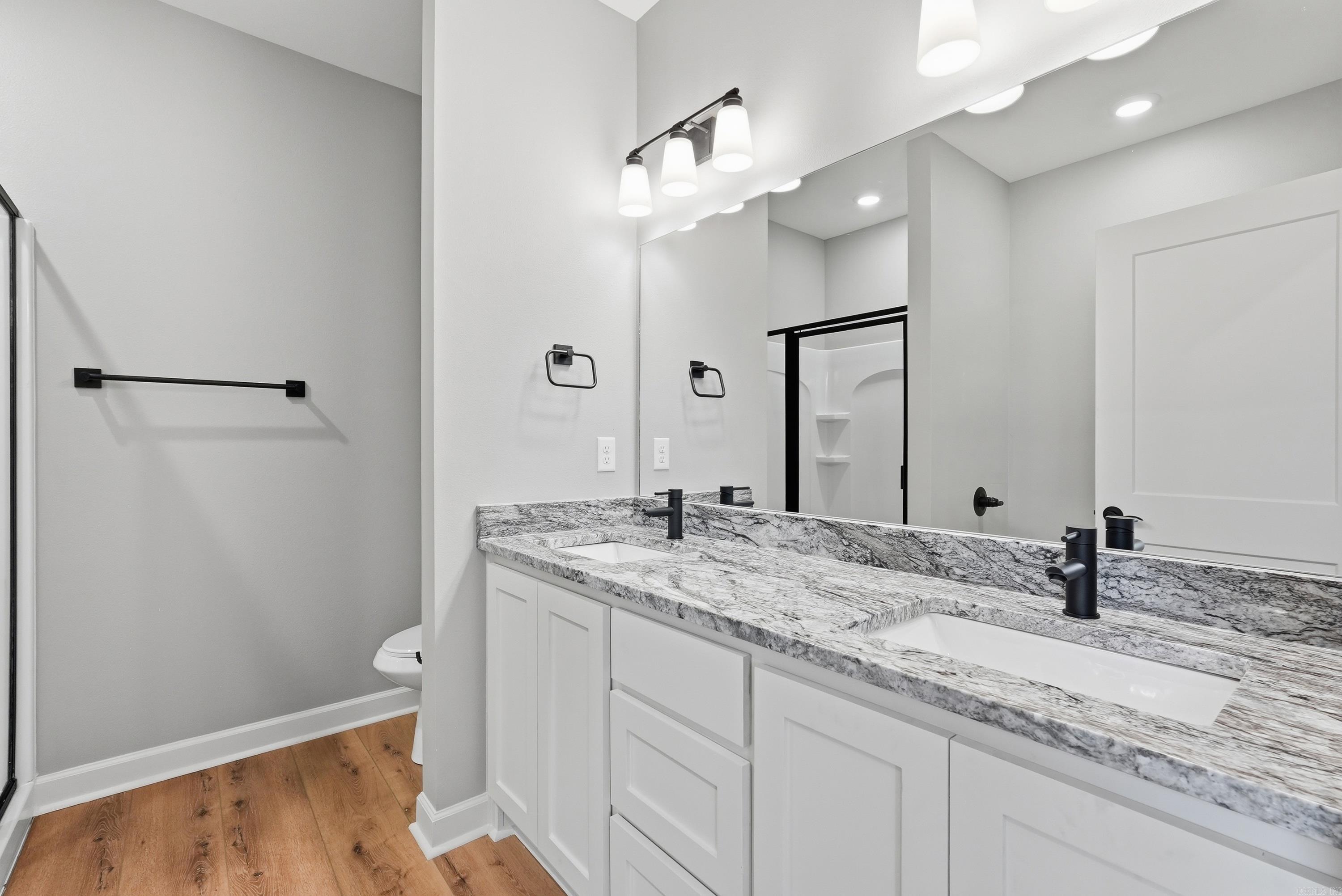 300 Doe  Hensley, AR