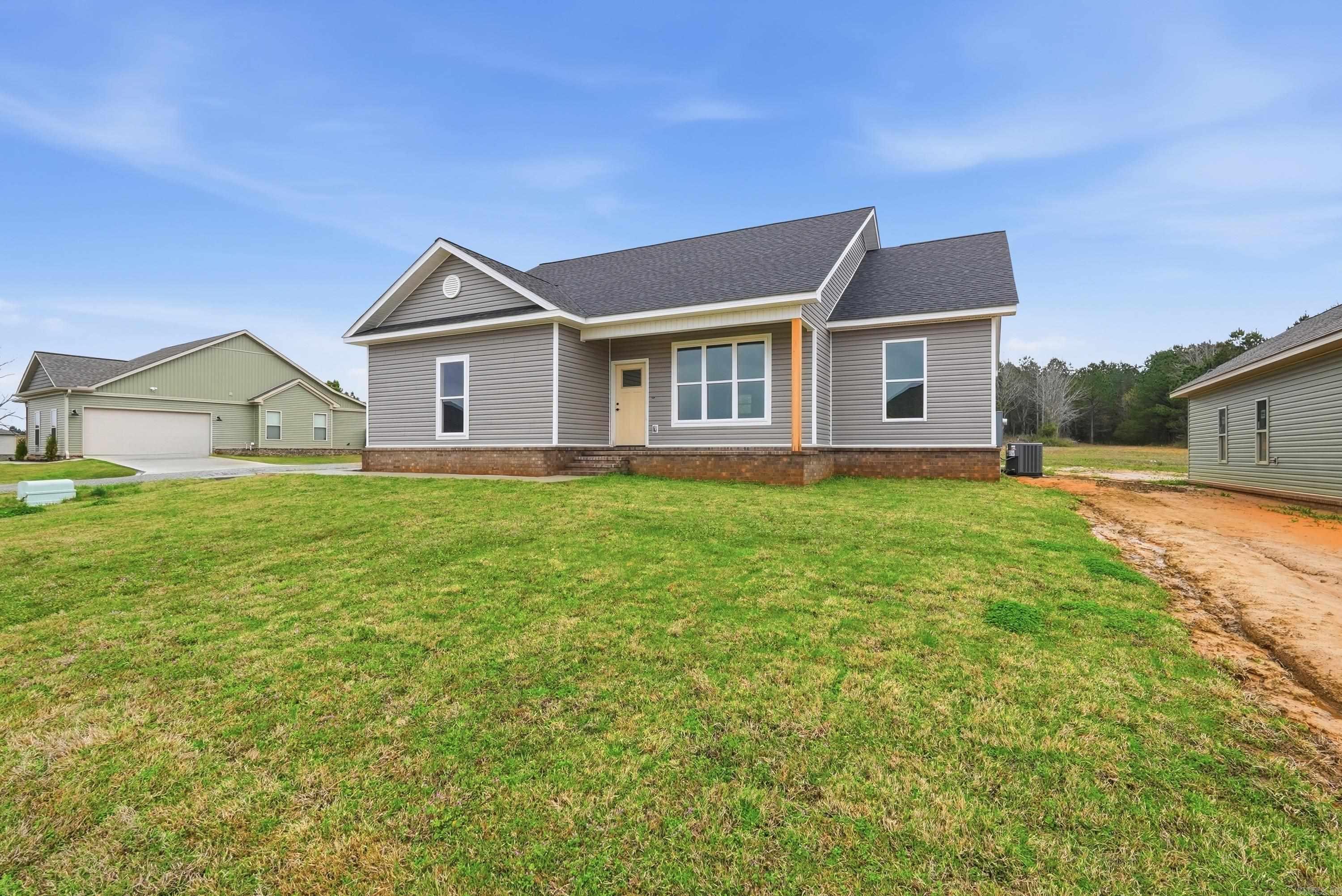 300 Doe  Hensley, AR