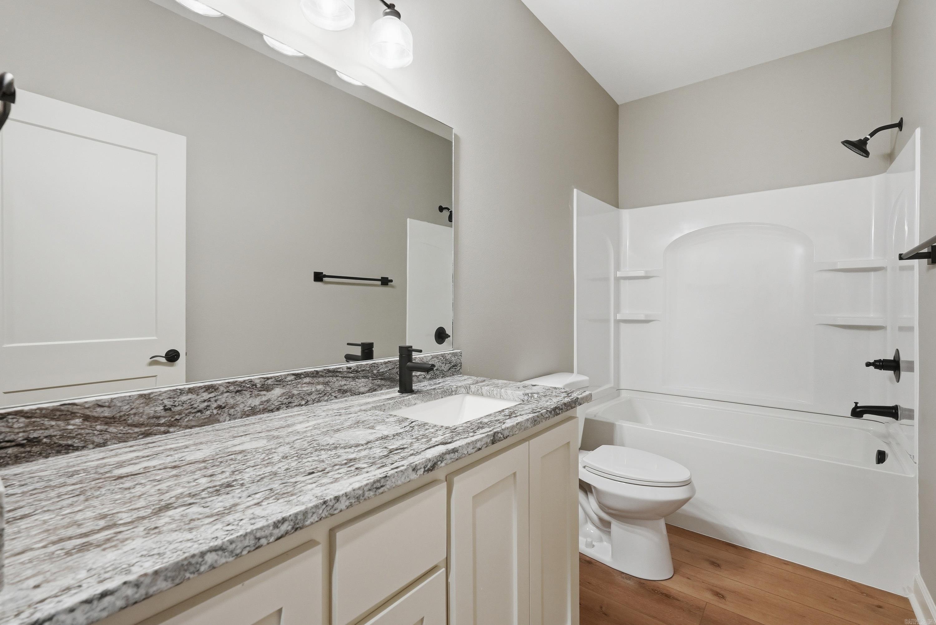 300 Doe  Hensley, AR