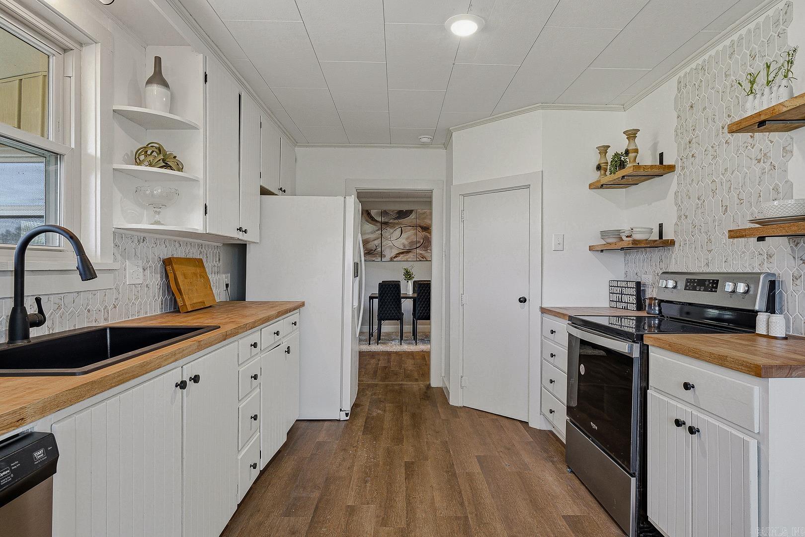 1981 HWY 63 Hoxie, AR 72433