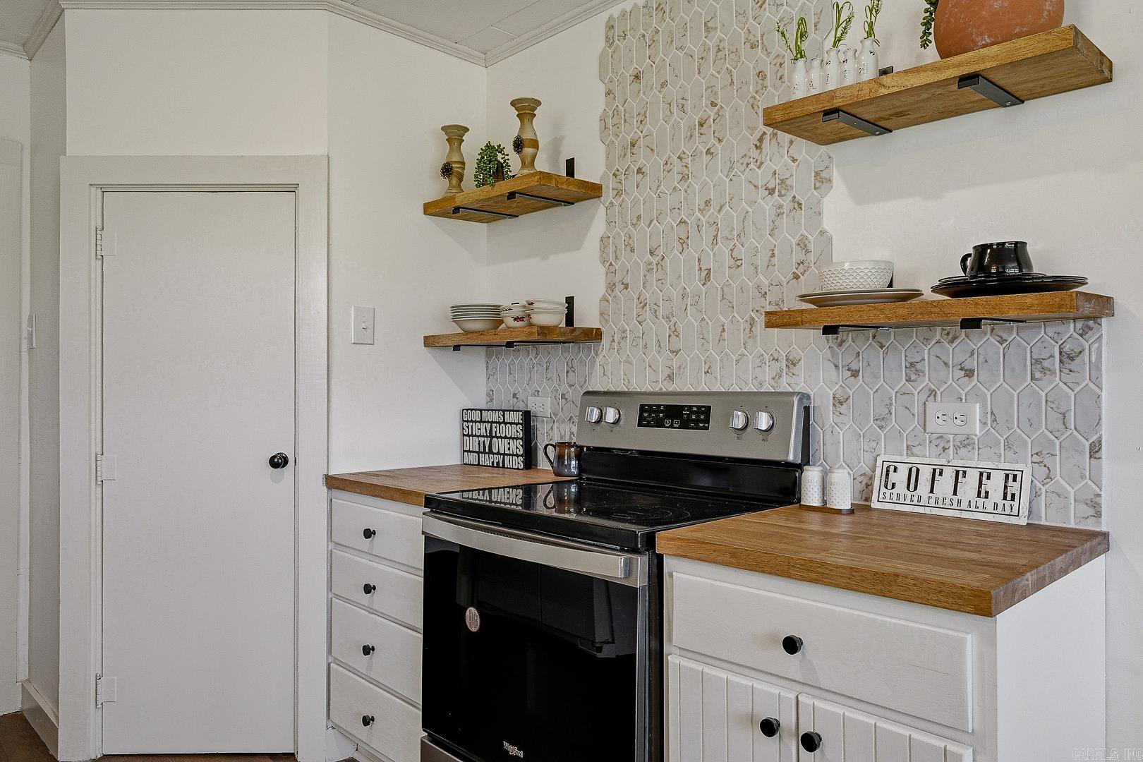 1981 HWY 63 Hoxie, AR 72433