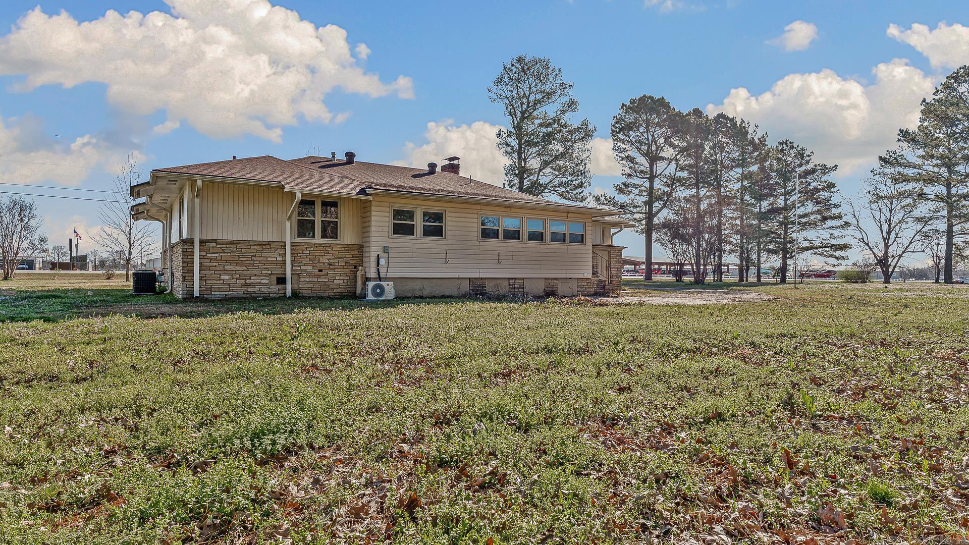 1981 HWY 63 Hoxie, AR 72433