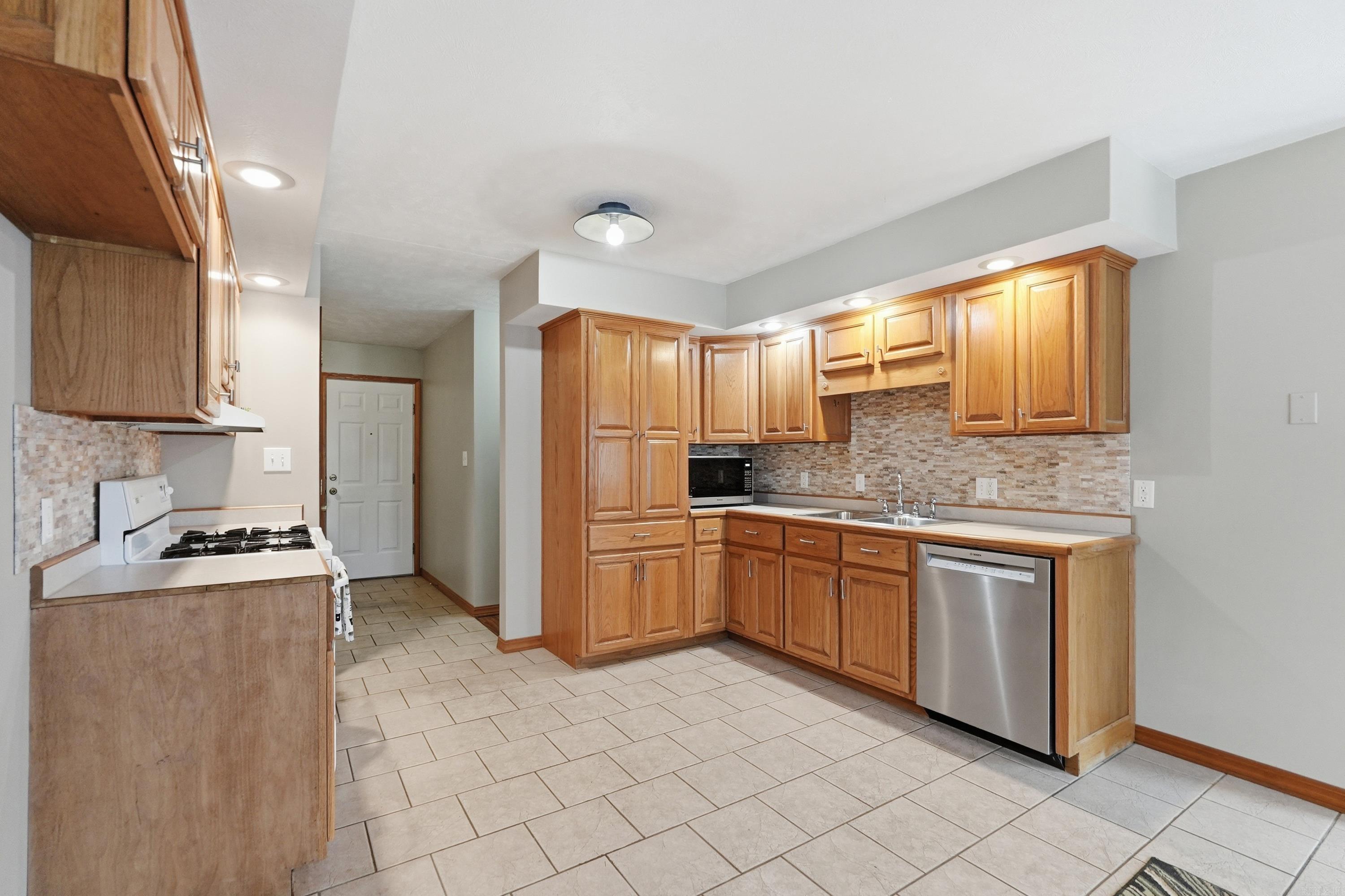 60 Red Fox  Greers Ferry, AR