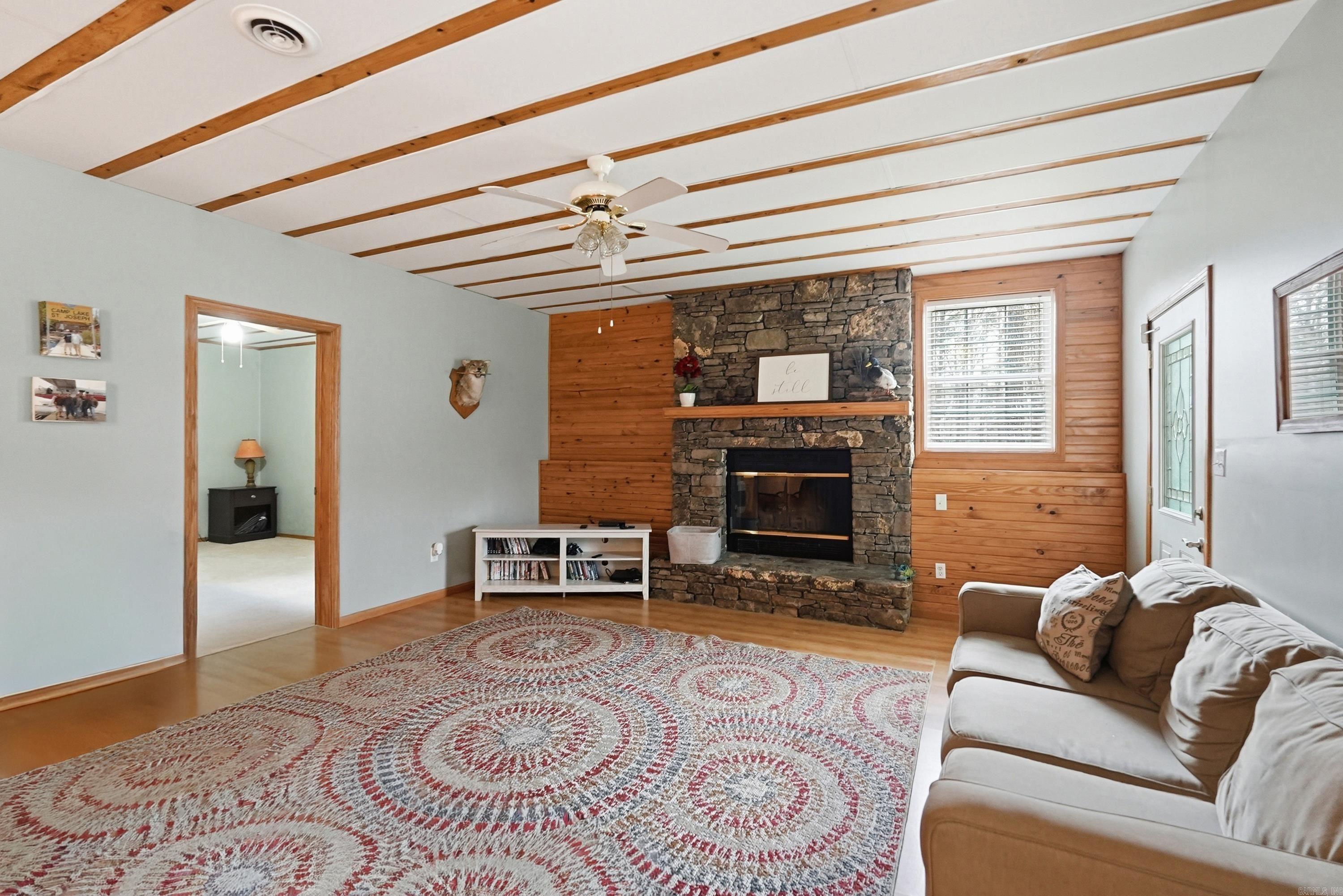 60 Red Fox  Greers Ferry, AR