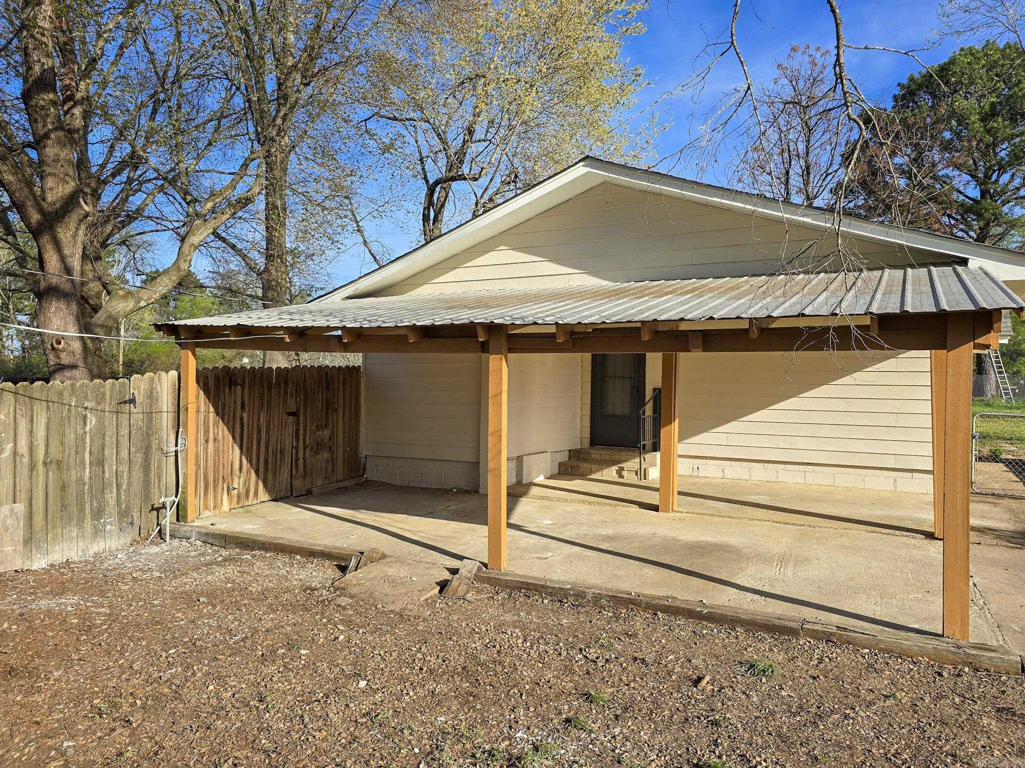 8201 Camelia  Benton, AR