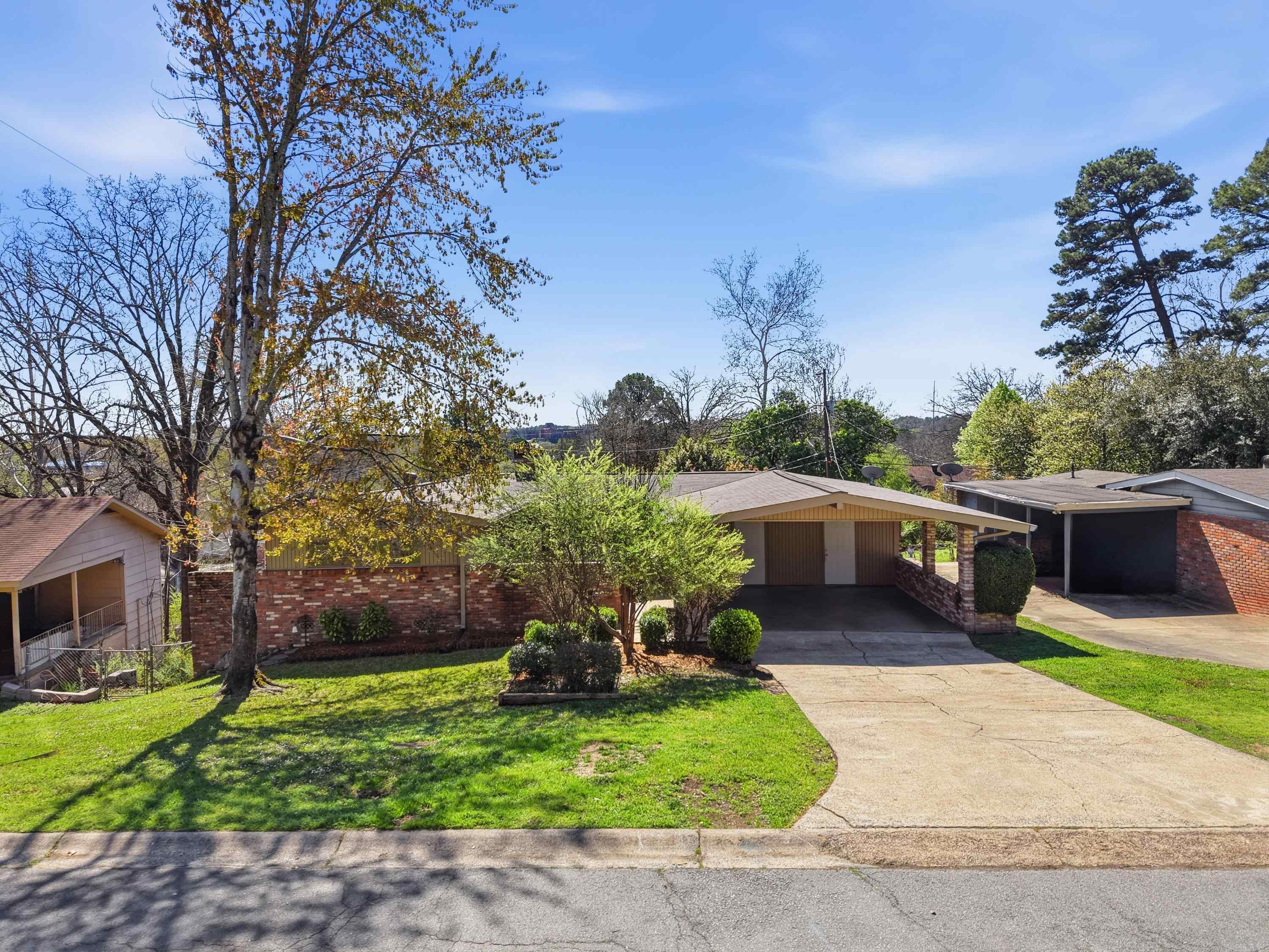 8301 Red Oak  Little Rock, AR