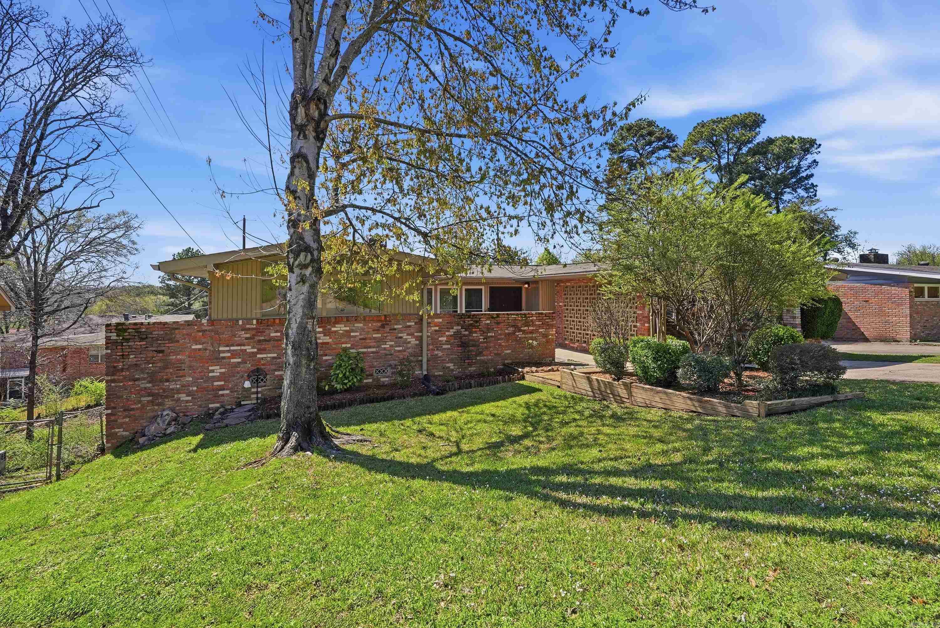 8301 Red Oak  Little Rock, AR