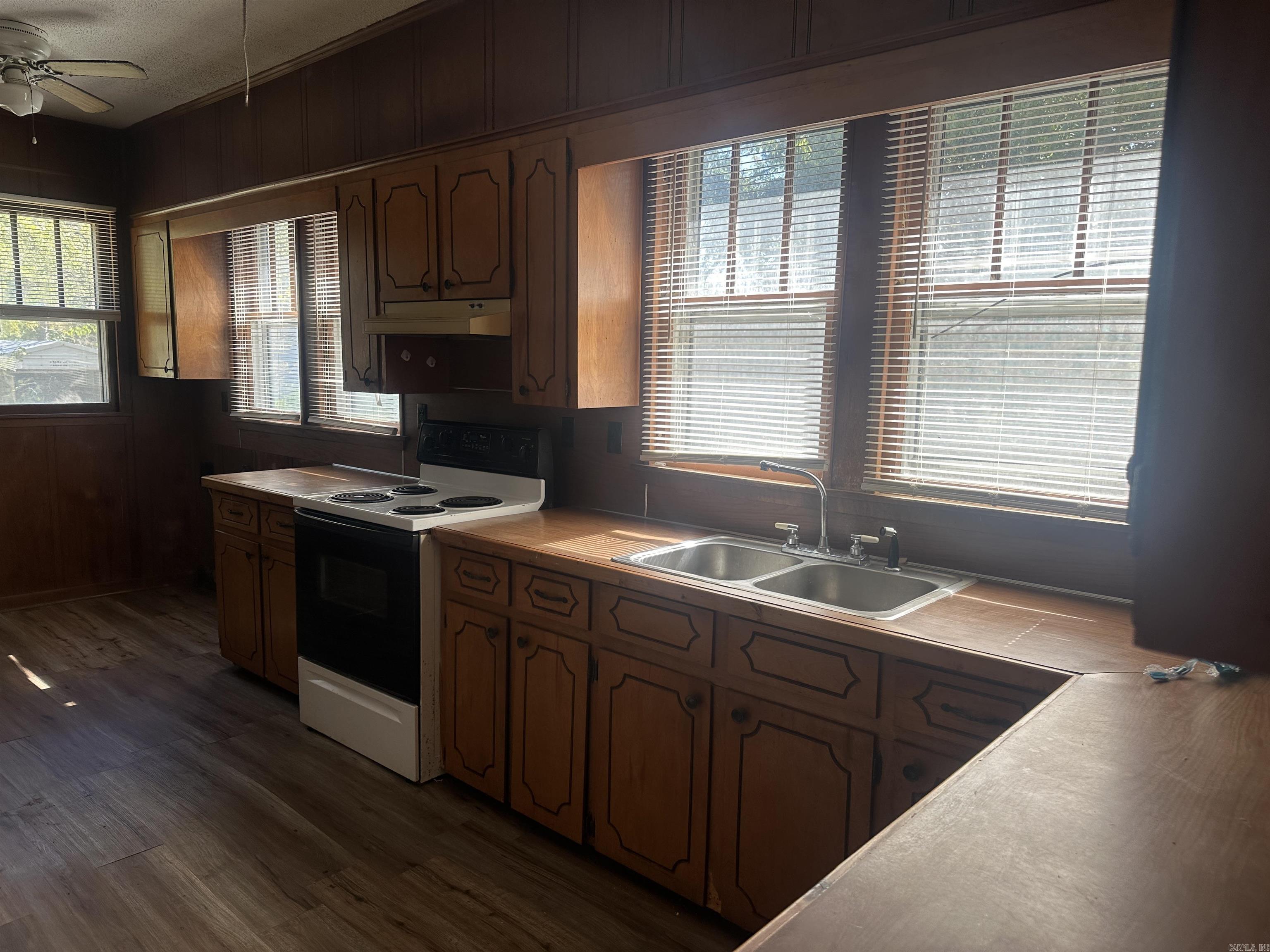 208 & 206 Moore  Ward, AR