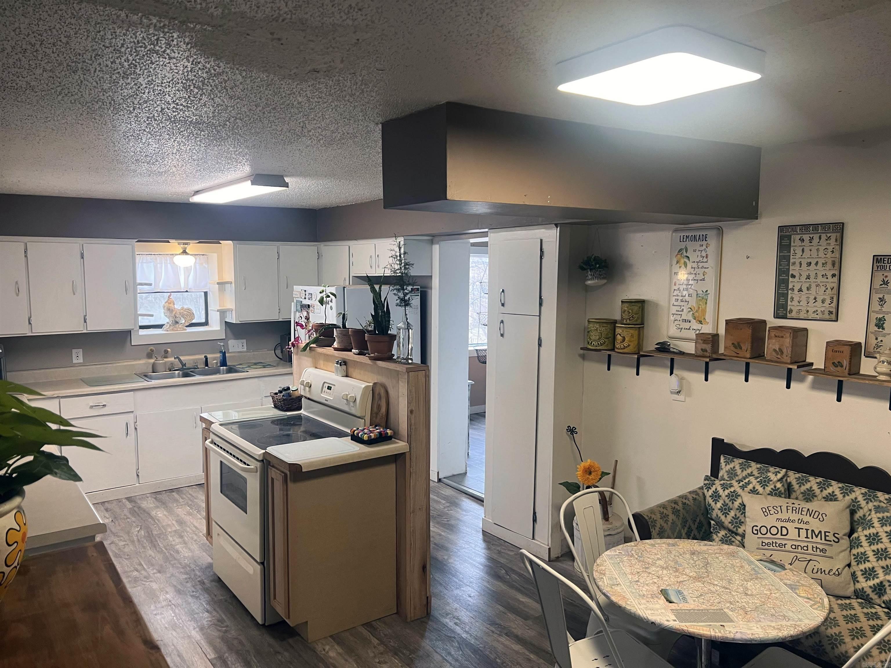 695 Summit  Mammoth Spring, AR