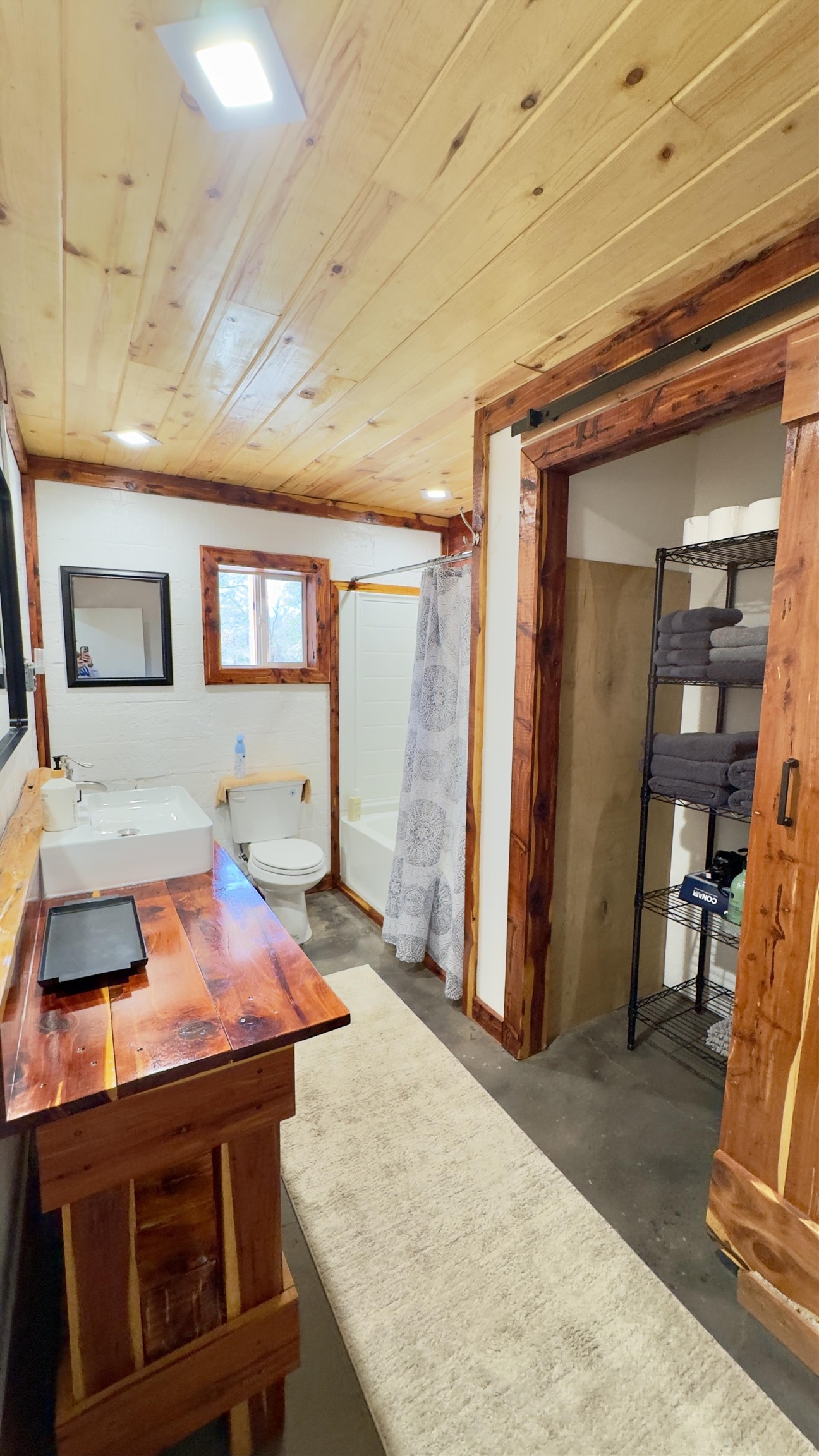 298 Red Lamb  Melbourne, AR