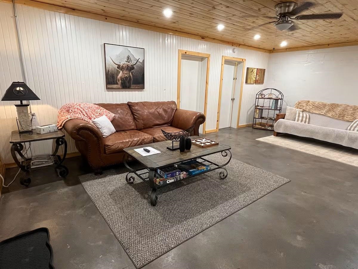 298 Red Lamb  Melbourne, AR