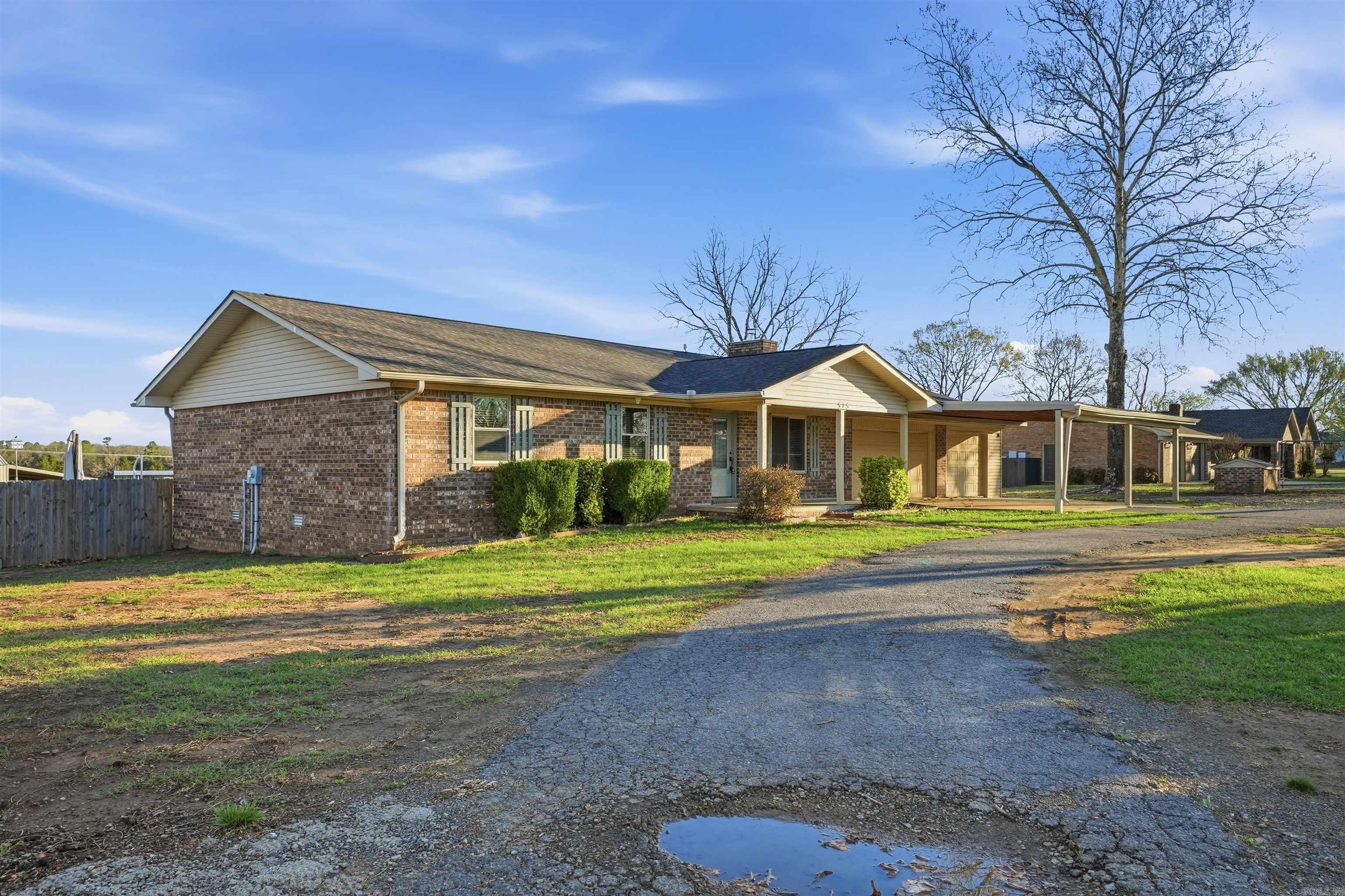 525 225 E  Greenbrier, AR