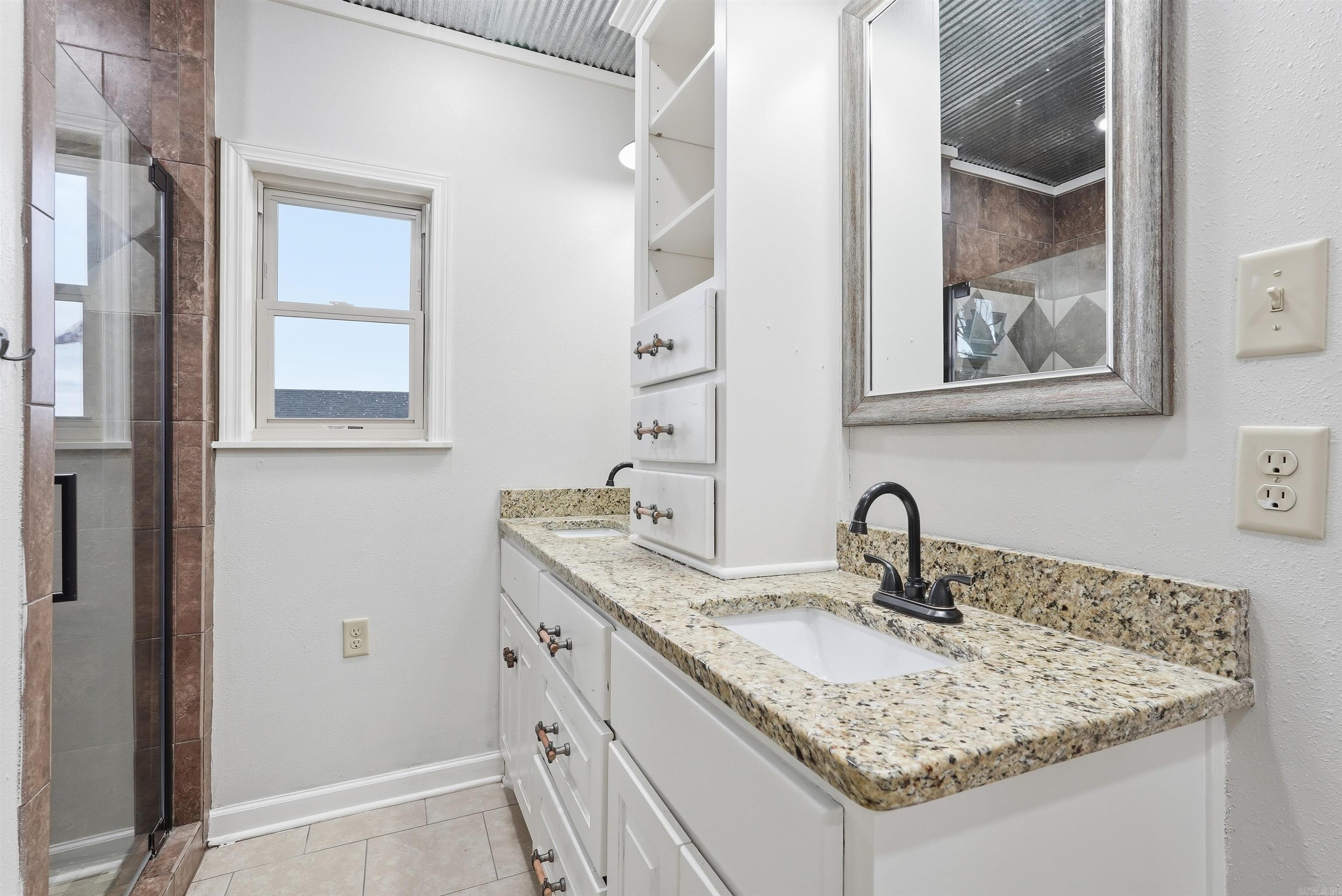 525 225 E  Greenbrier, AR