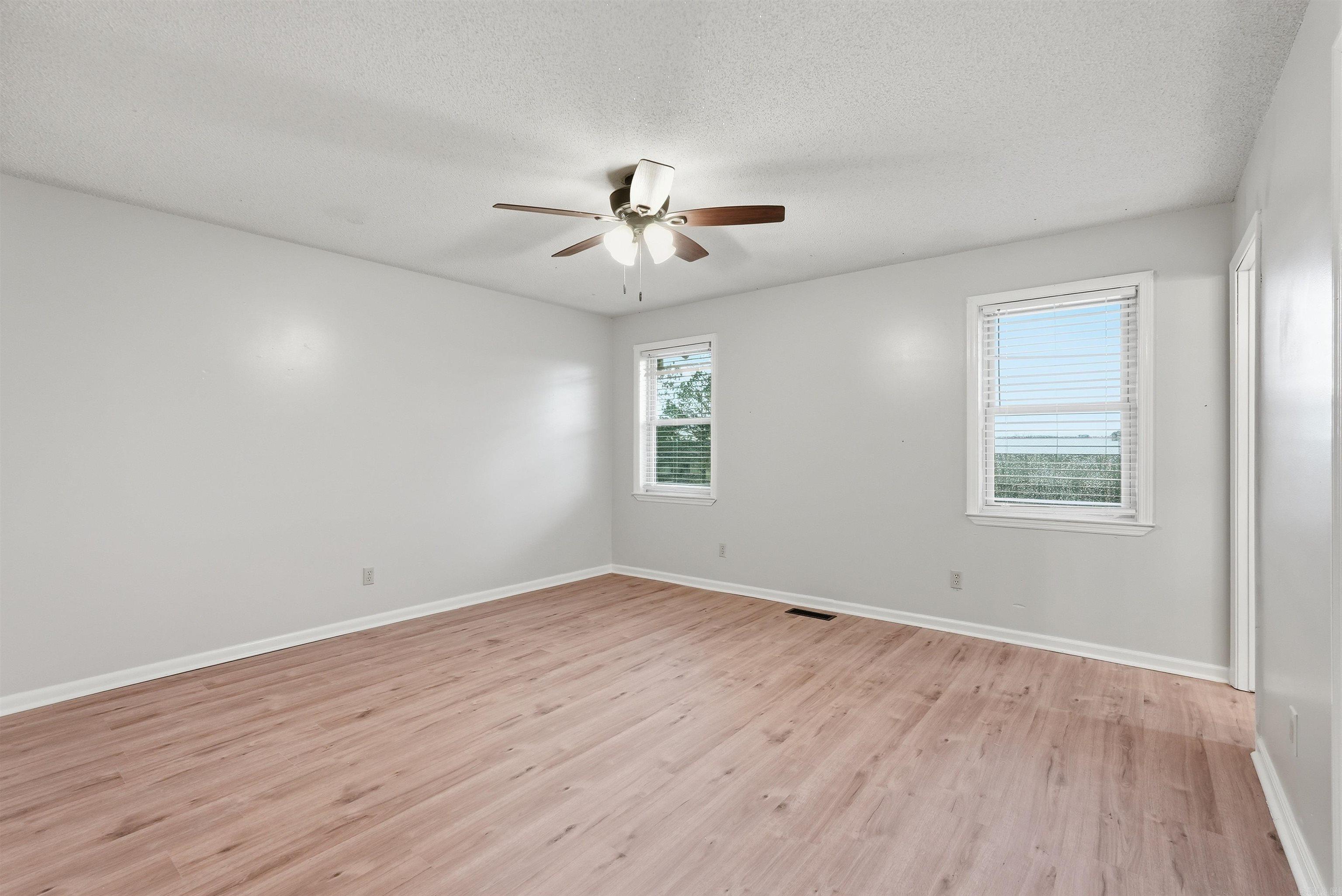 525 225 E  Greenbrier, AR