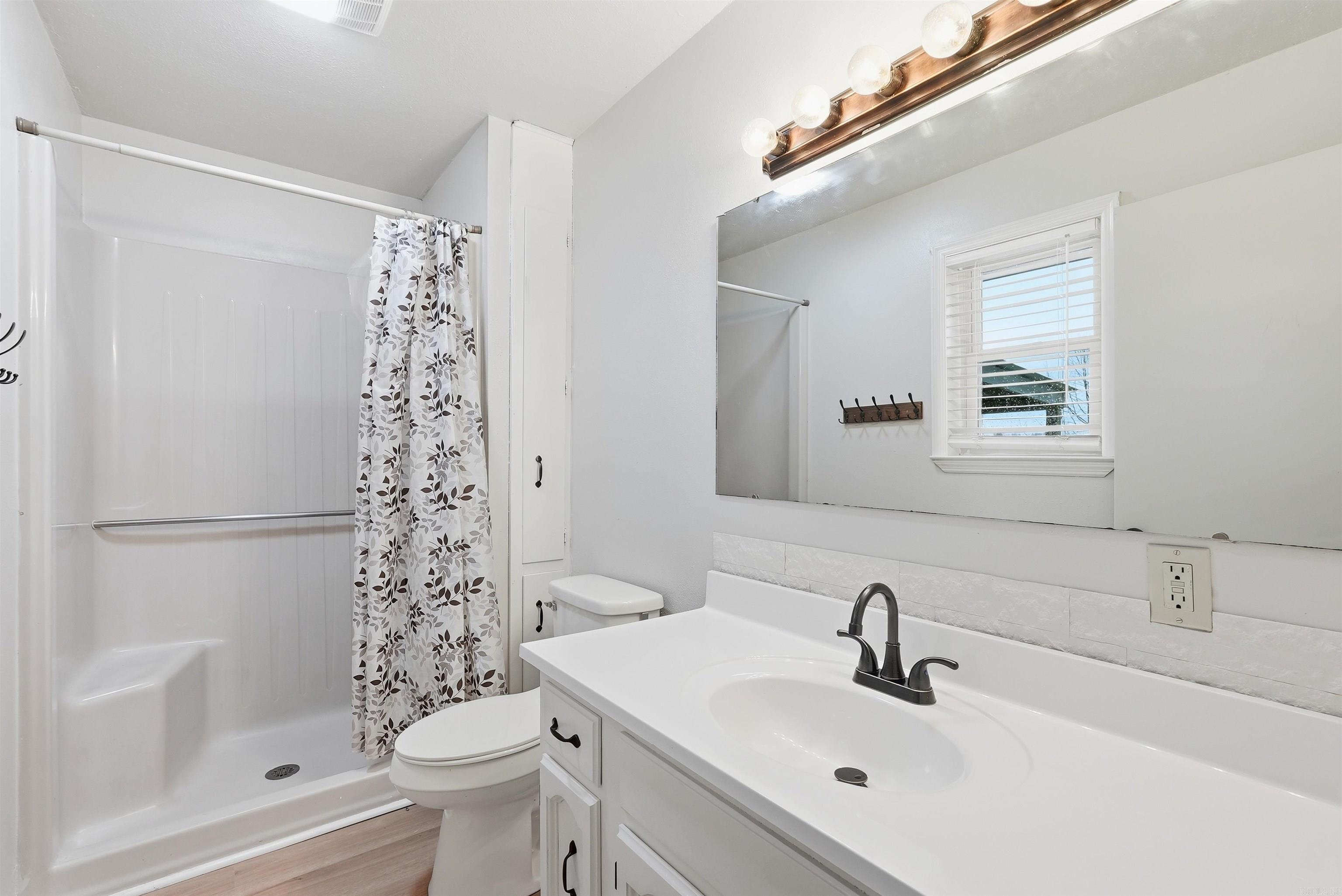 525 225 E  Greenbrier, AR