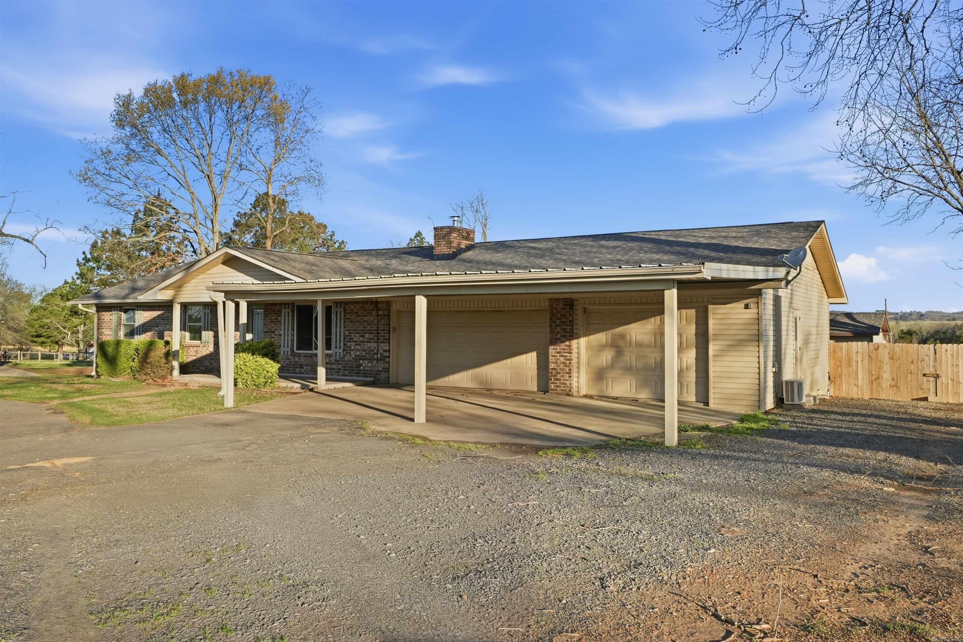 525 225 E  Greenbrier, AR