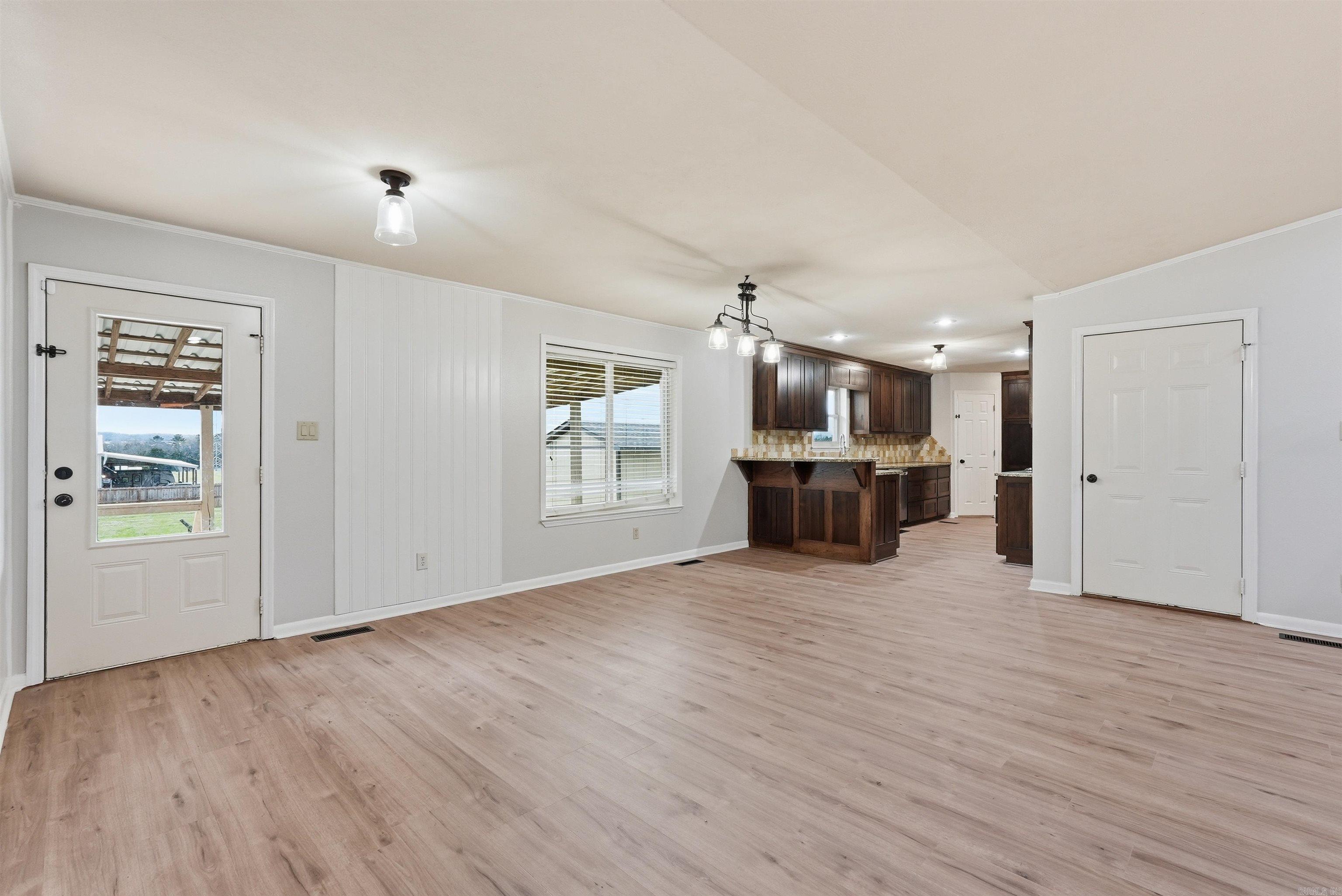 525 225 E  Greenbrier, AR