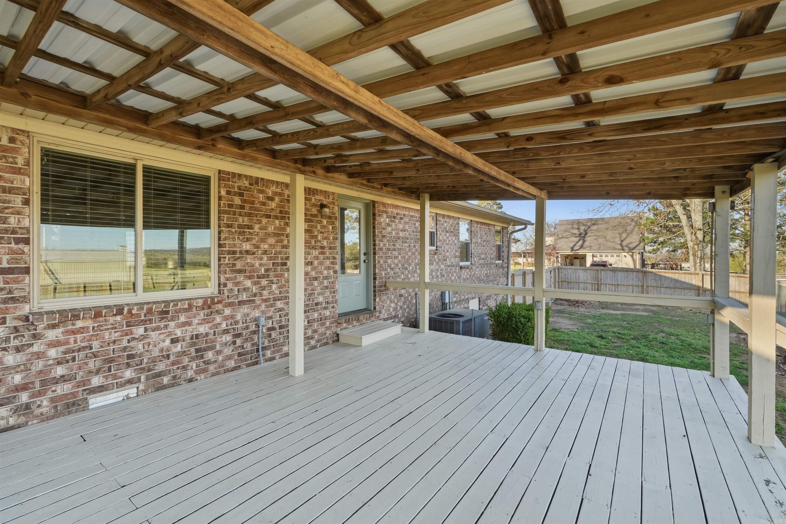 525 225 E  Greenbrier, AR