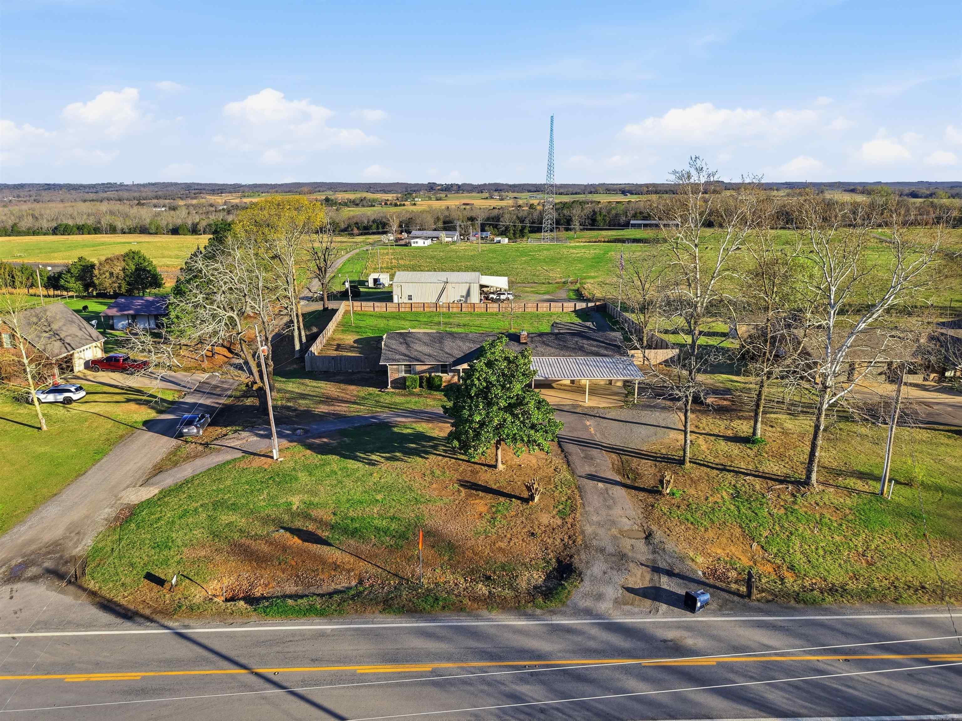 525 225 E  Greenbrier, AR