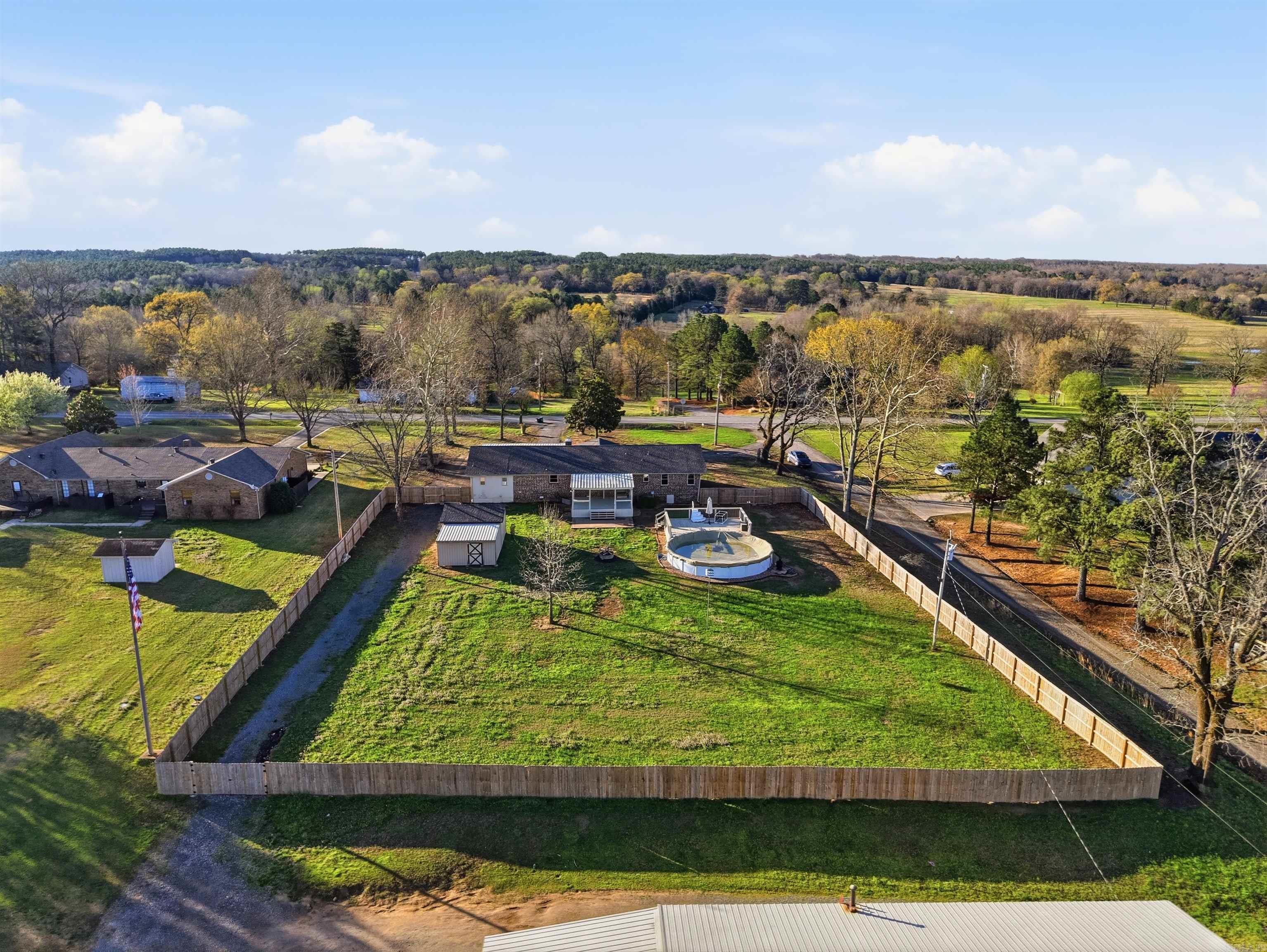 525 225 E  Greenbrier, AR