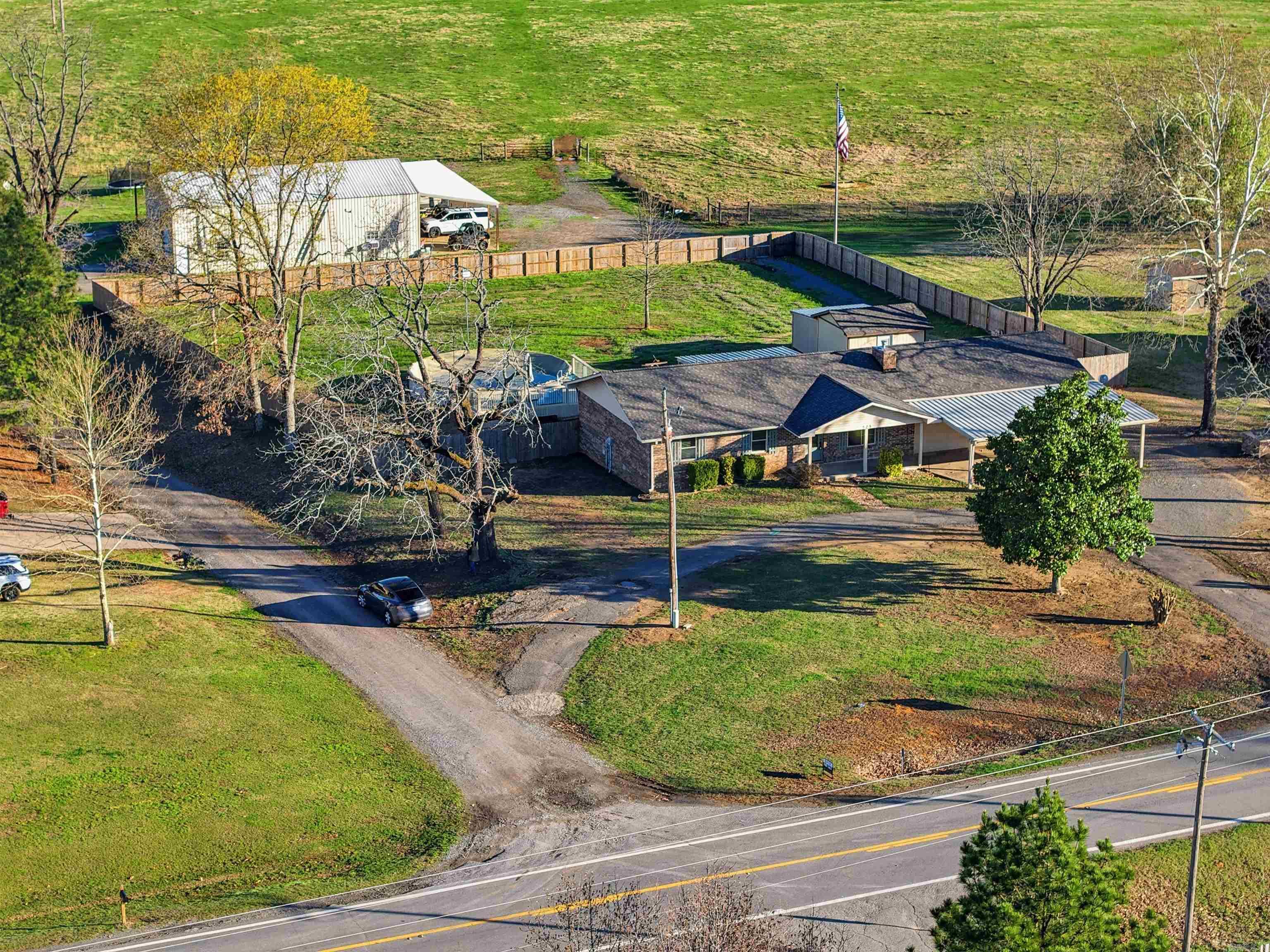 525 225 E  Greenbrier, AR