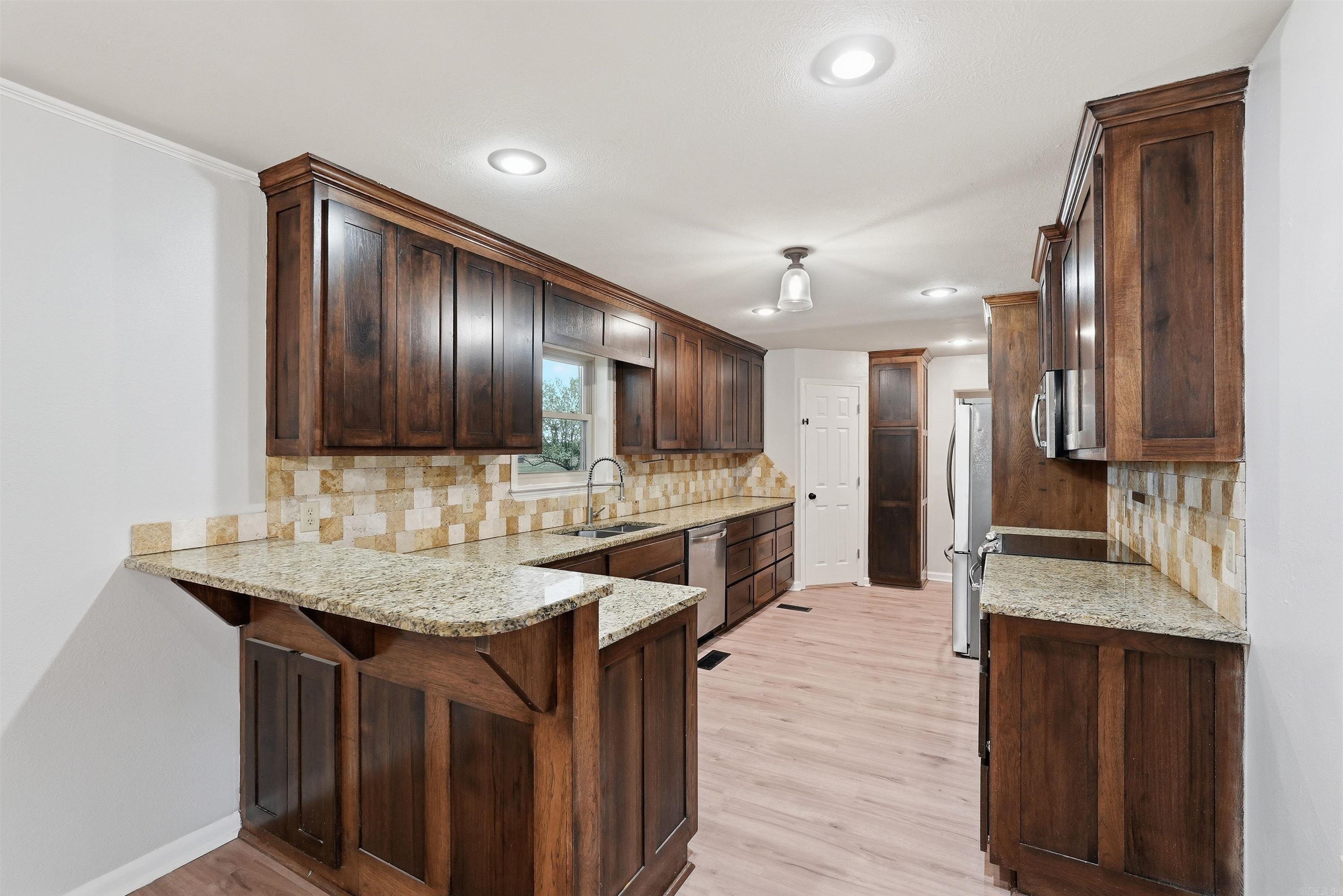 525 225 E  Greenbrier, AR