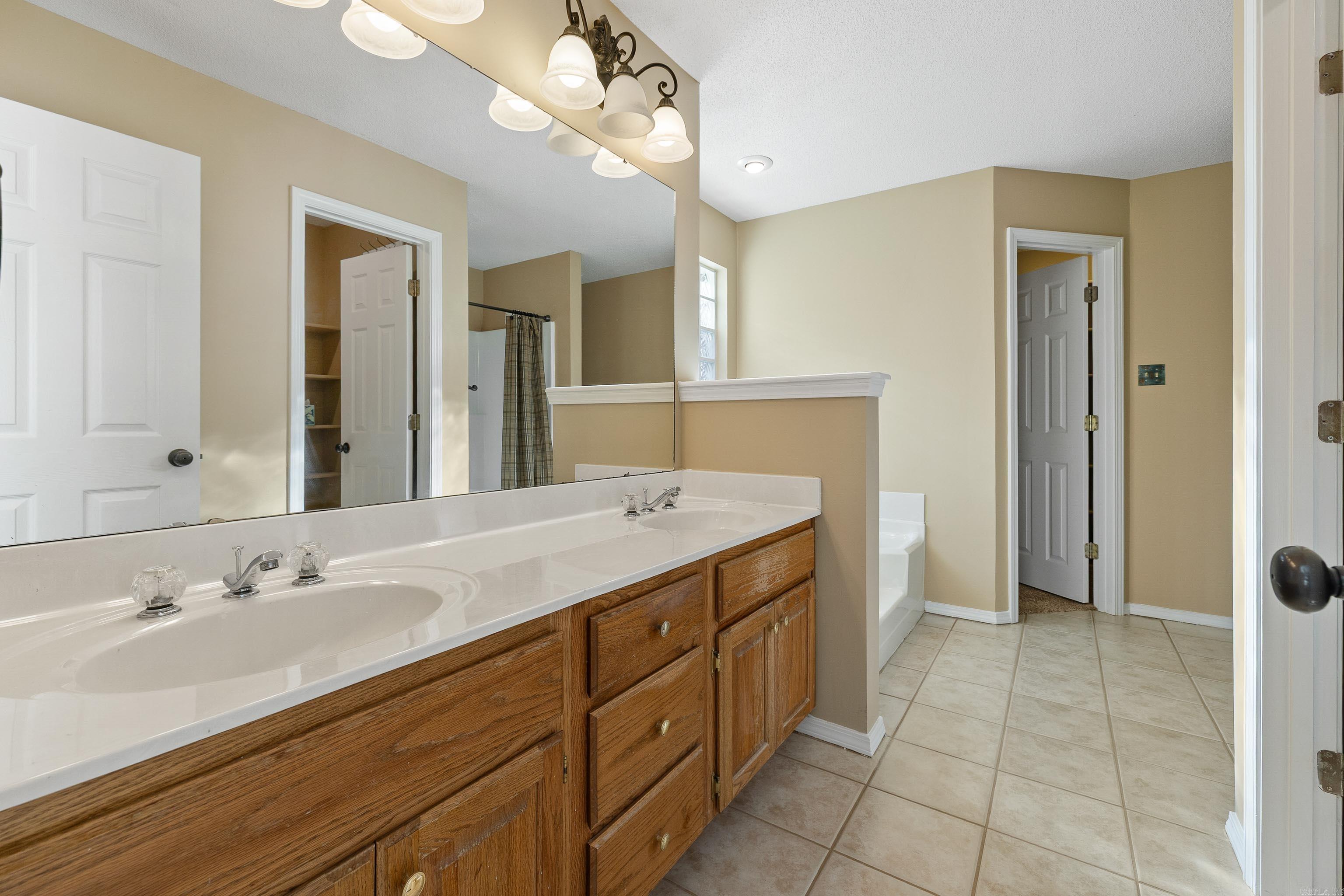 1215 River Oaks  Benton, AR