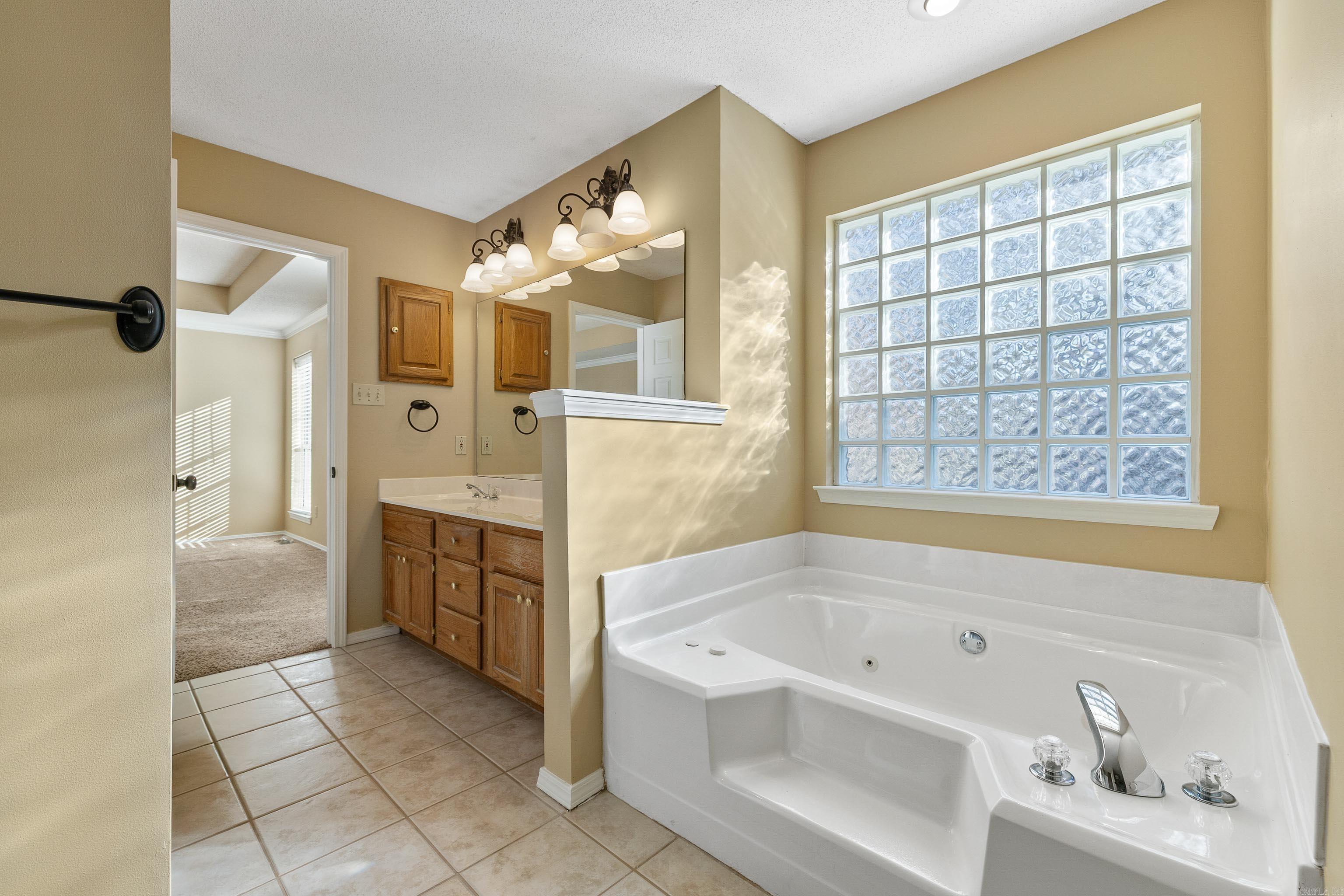 1215 River Oaks  Benton, AR