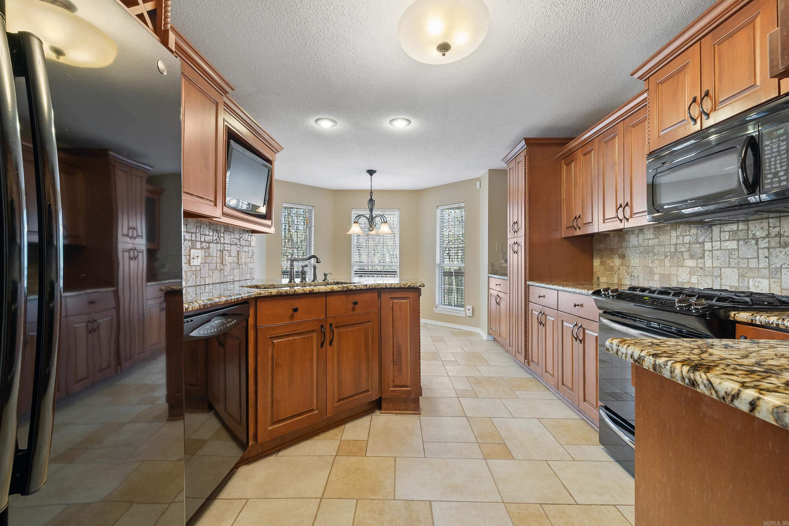 1215 River Oaks  Benton, AR