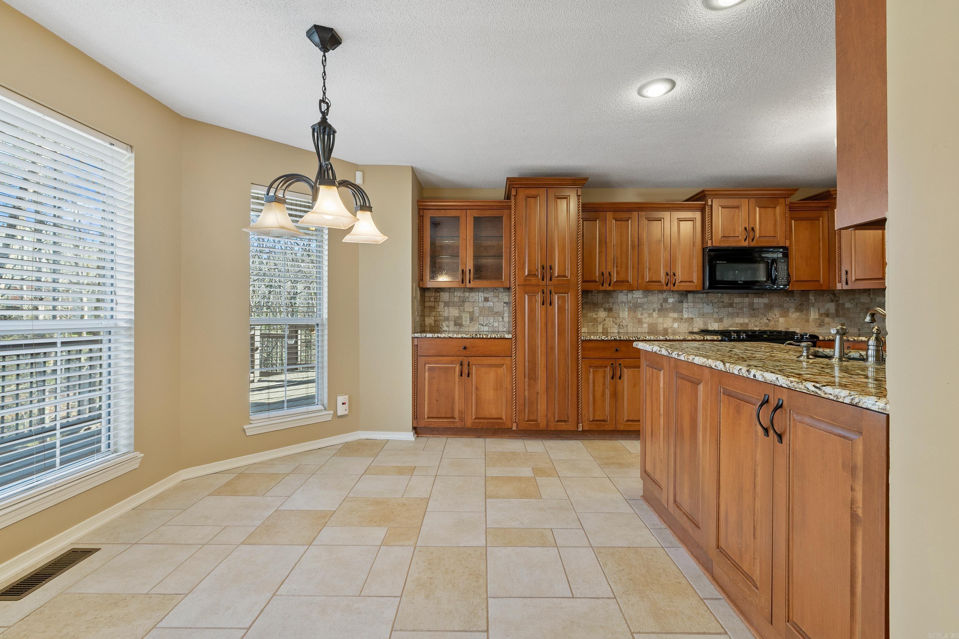 1215 River Oaks  Benton, AR