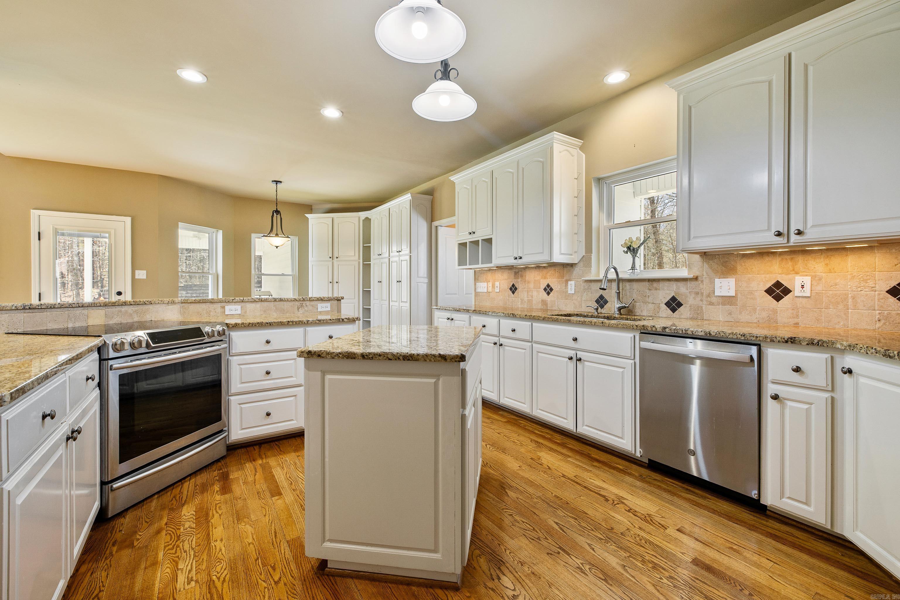 1119 Blue Grass  Benton, AR