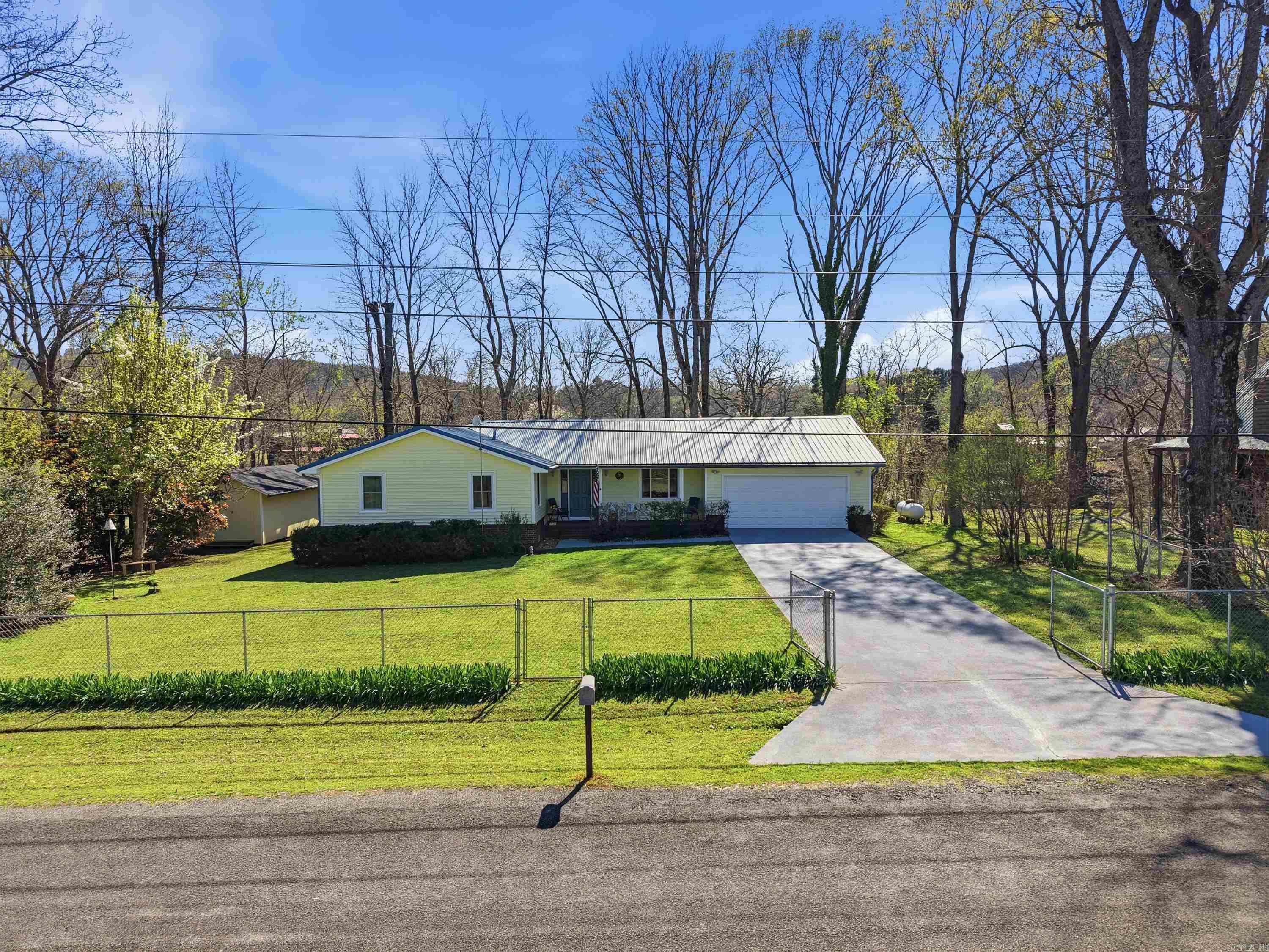 279 River Drive Est  Pangburn, AR