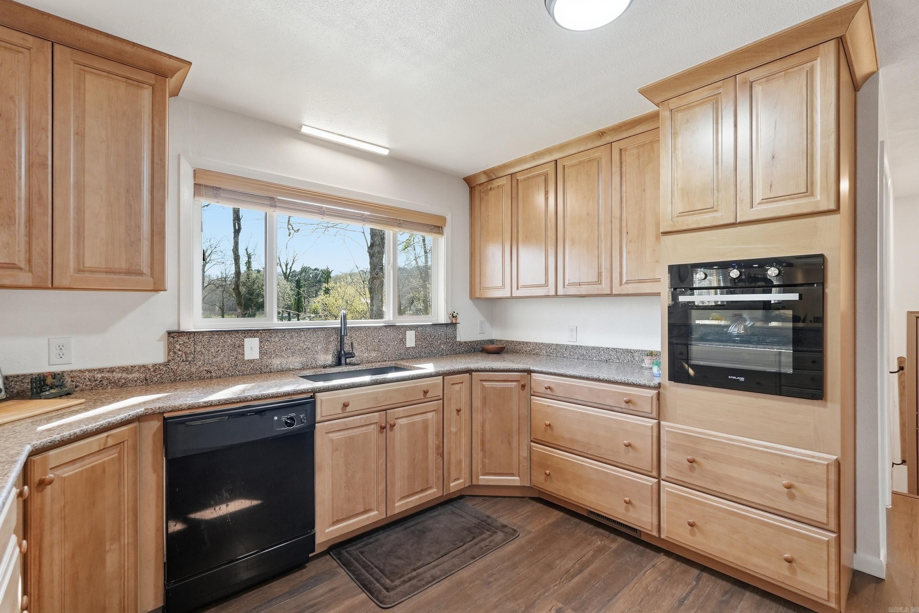 279 River Drive Est  Pangburn, AR