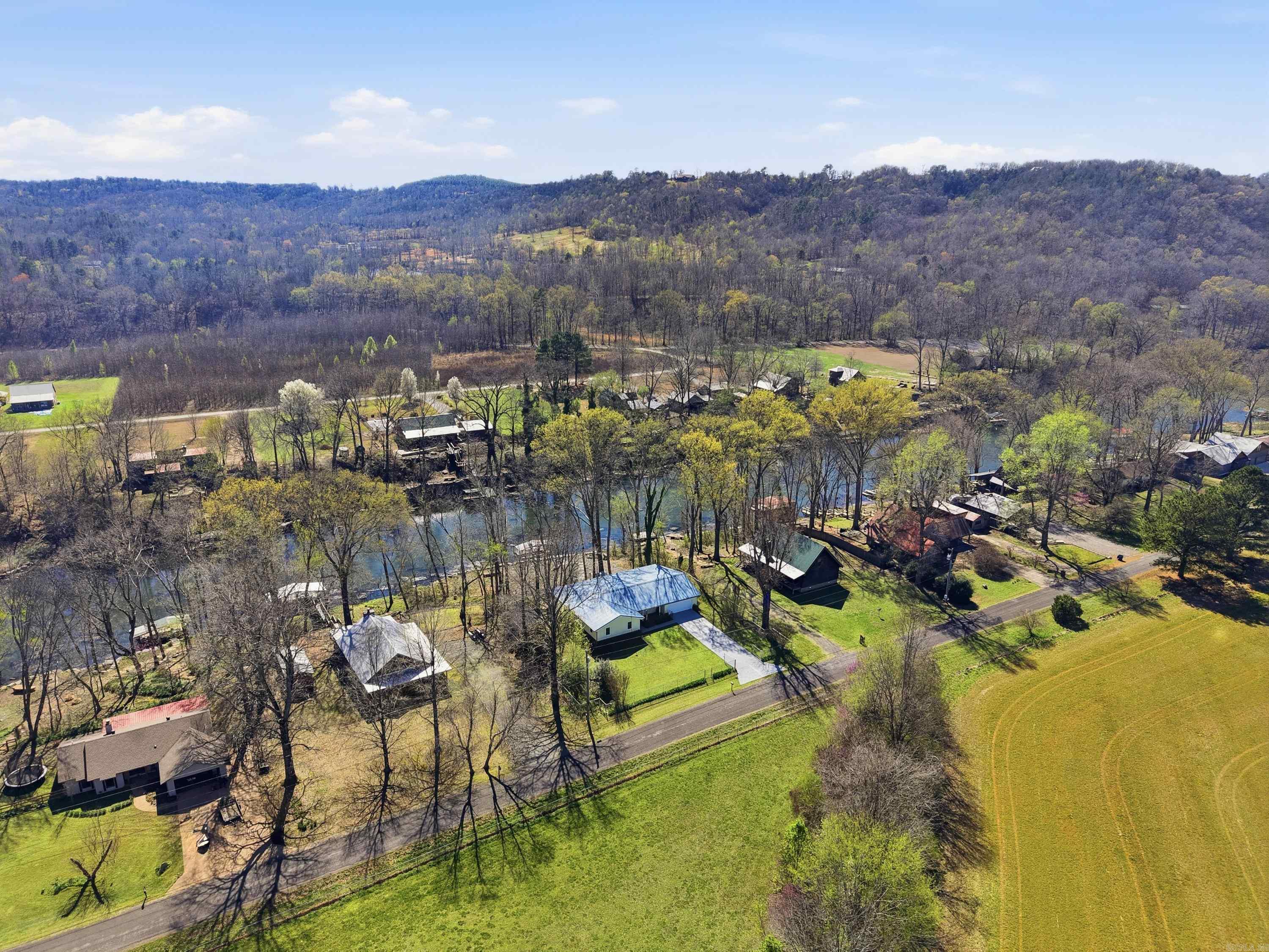 279 River Drive Est  Pangburn, AR