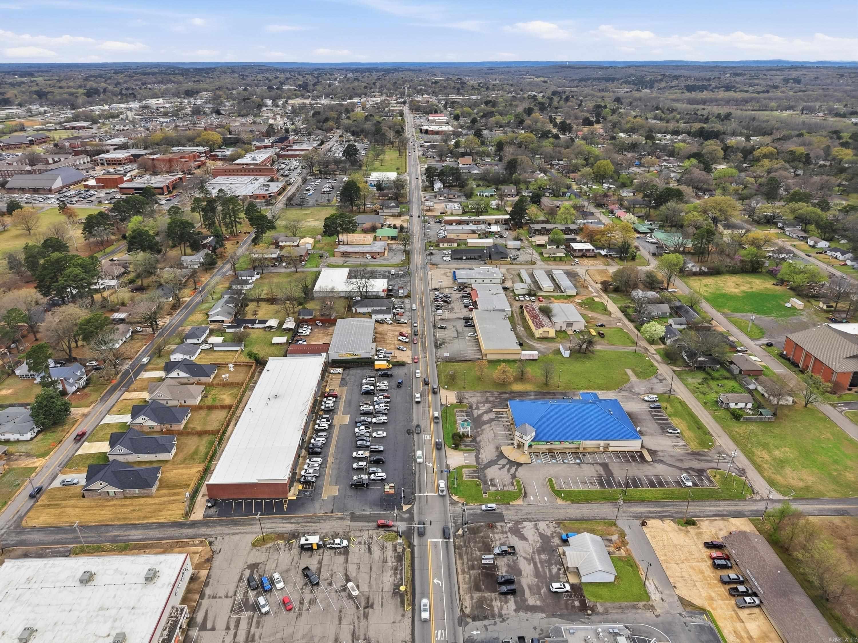 1551 E Race  Searcy, AR