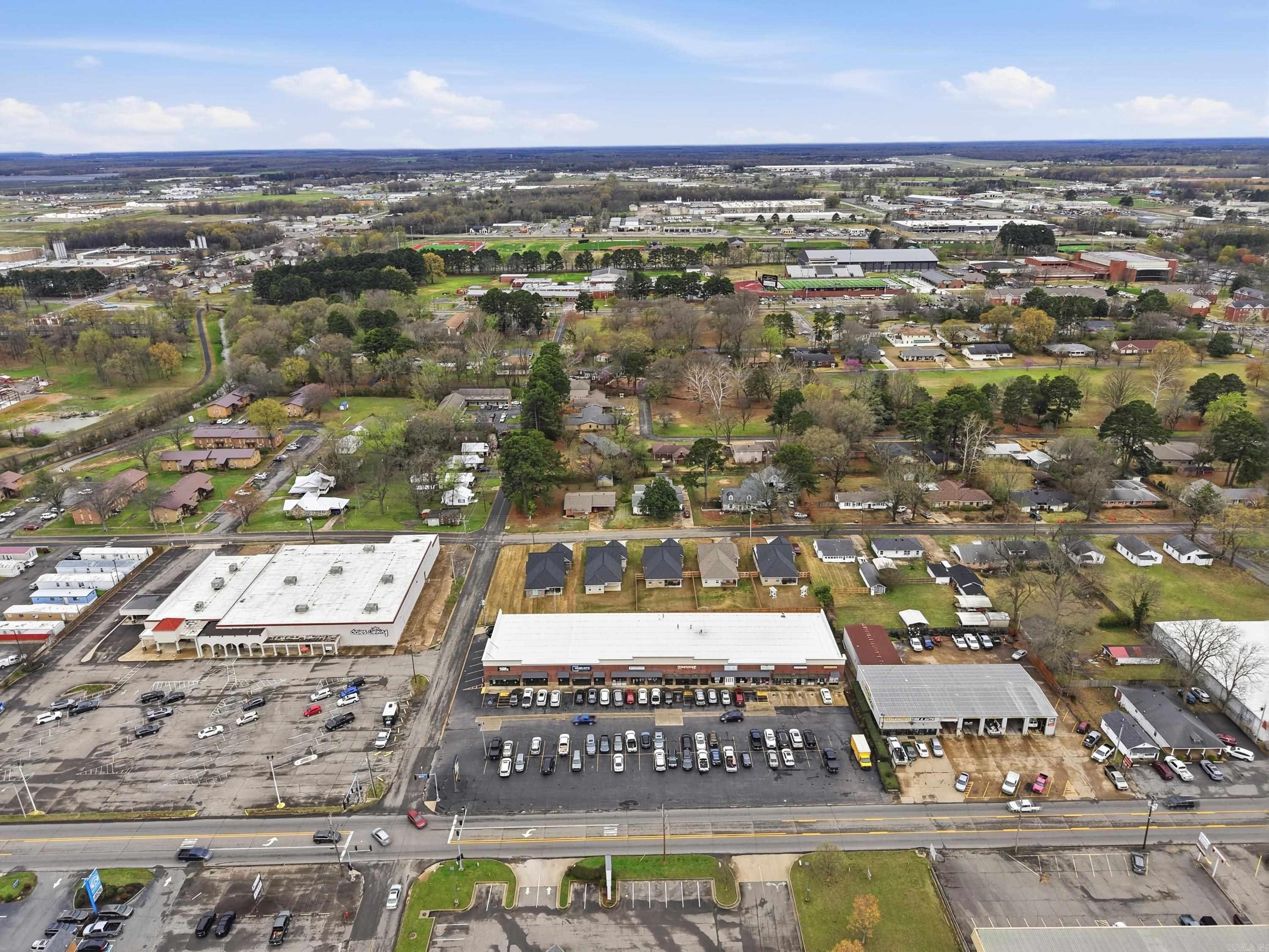 1551 E Race  Searcy, AR