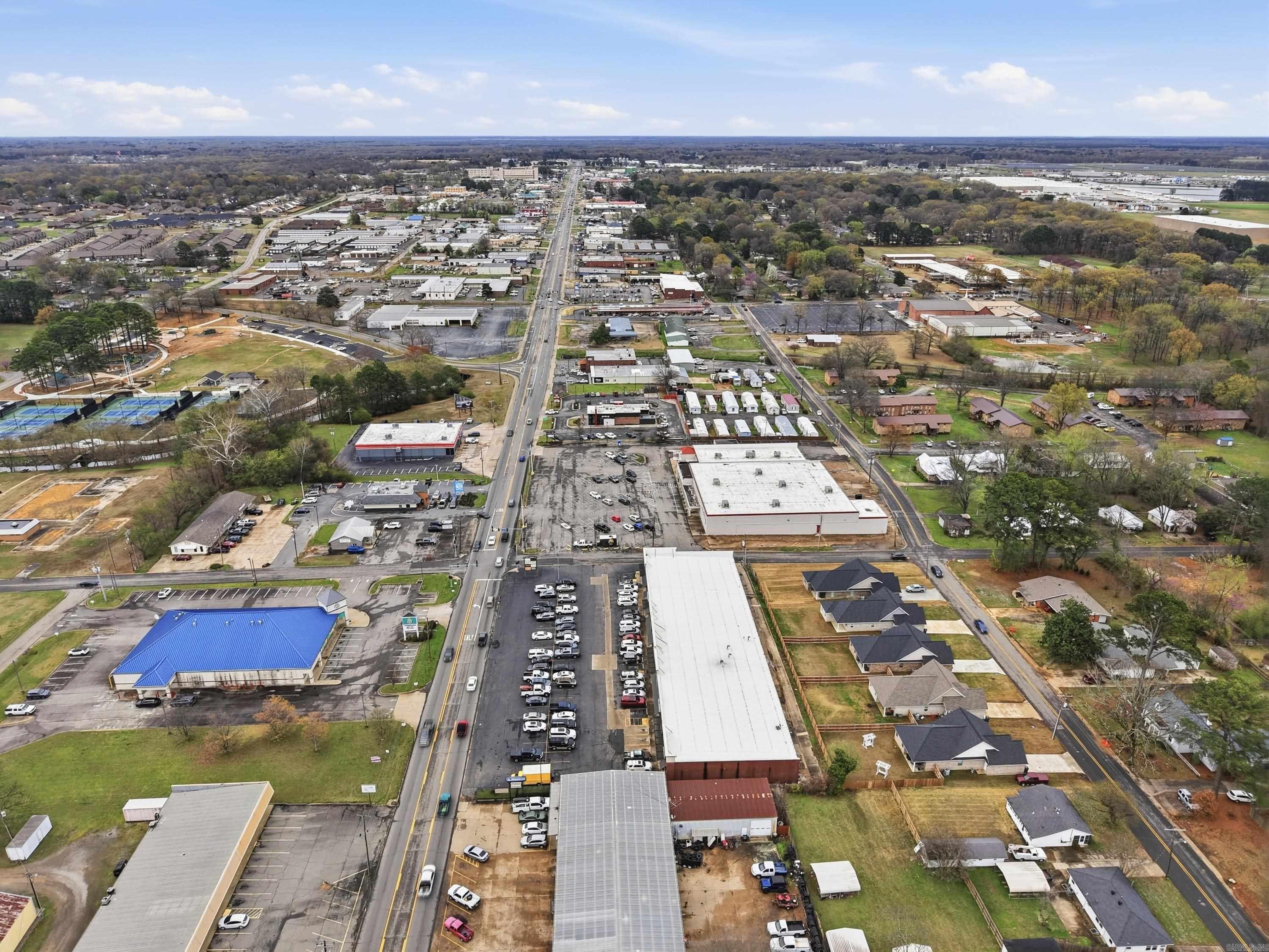 1551 E Race  Searcy, AR