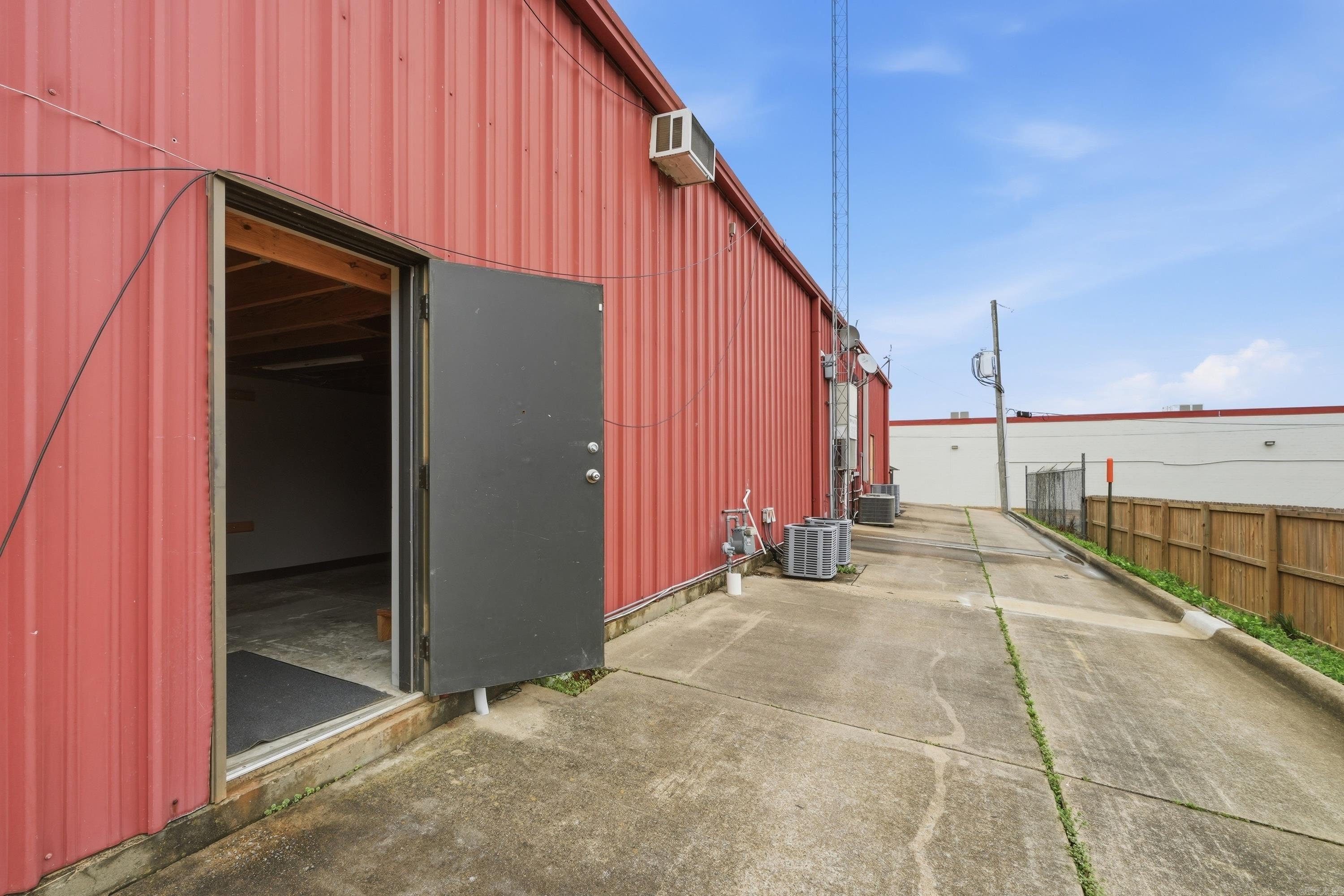 1551 E Race  Searcy, AR