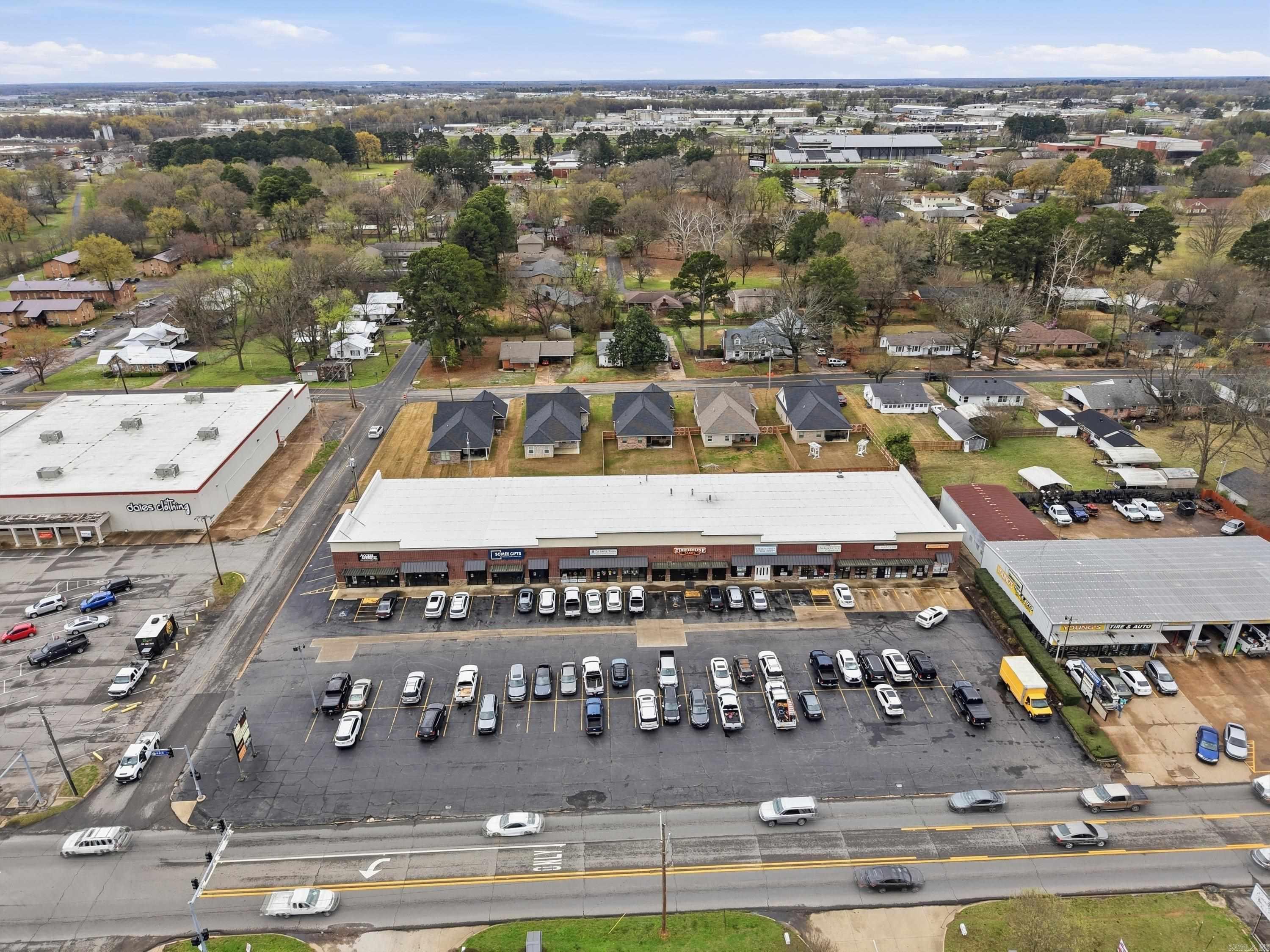 1551 E Race  Searcy, AR