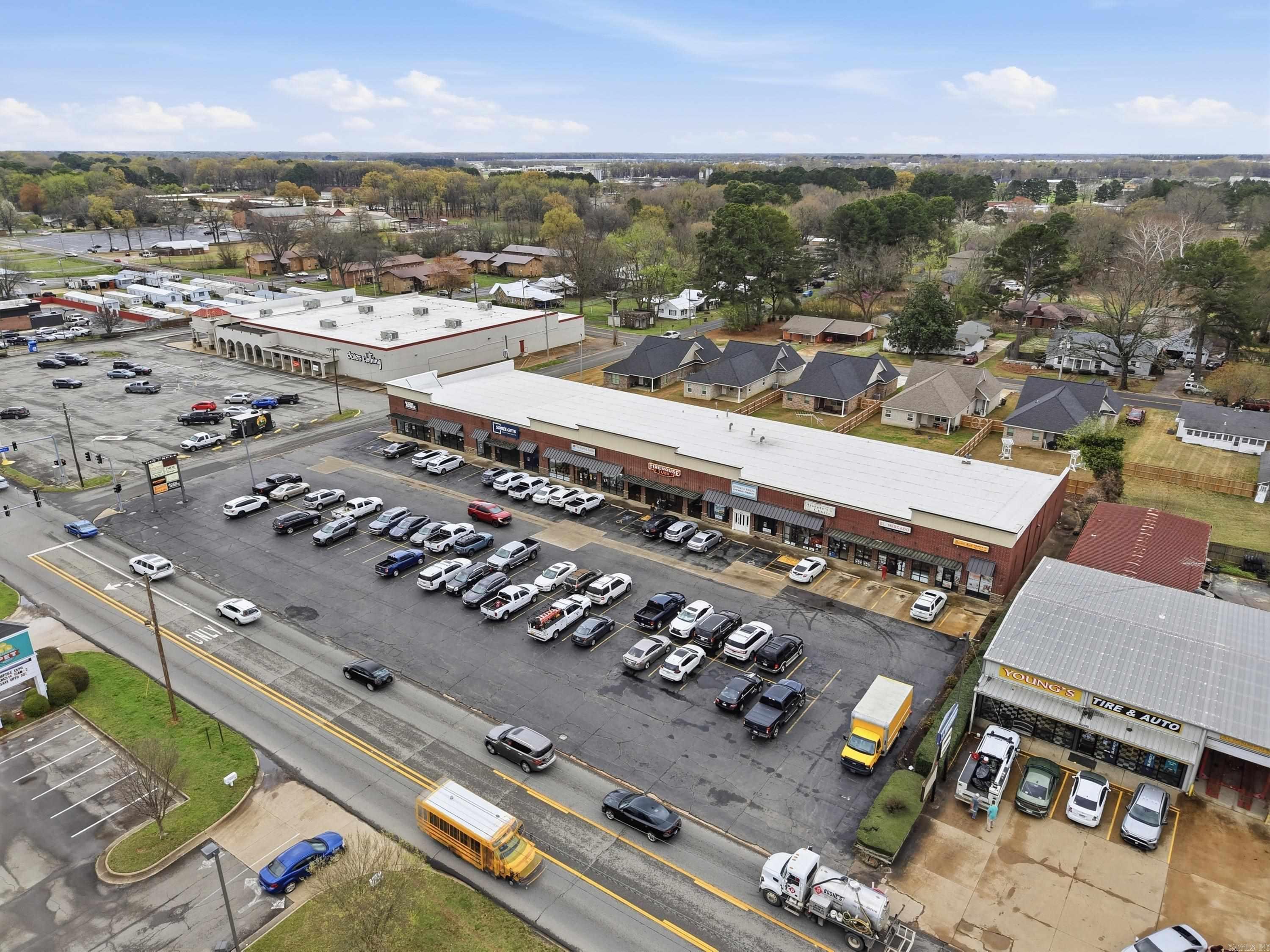 1551 E Race  Searcy, AR