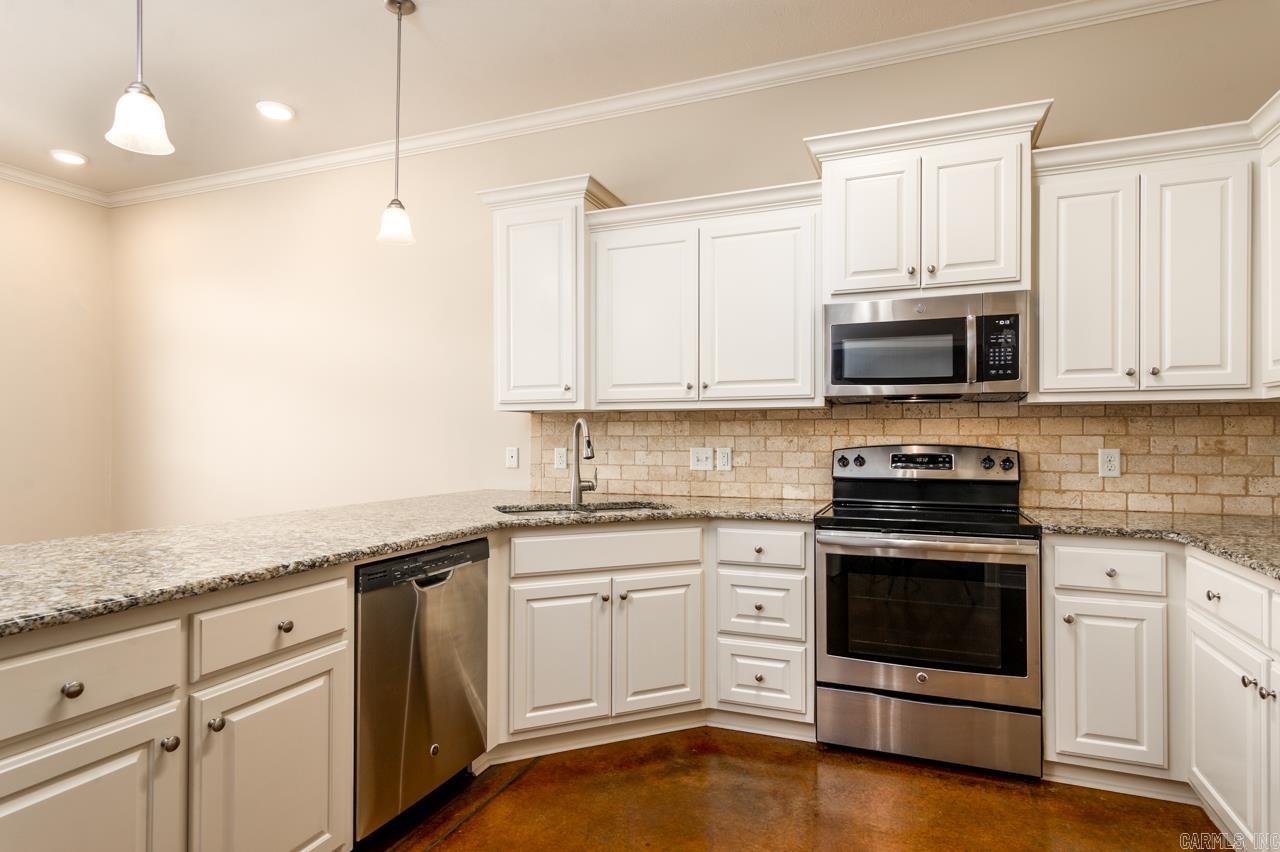 2535 EIGHTEEN  Conway, AR