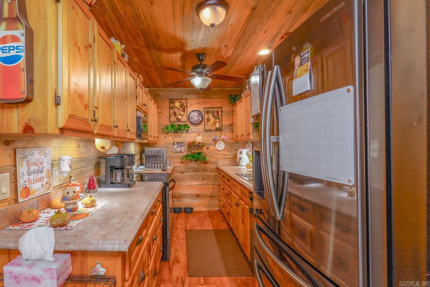 21 W Lakeshore Dr  Highland, AR