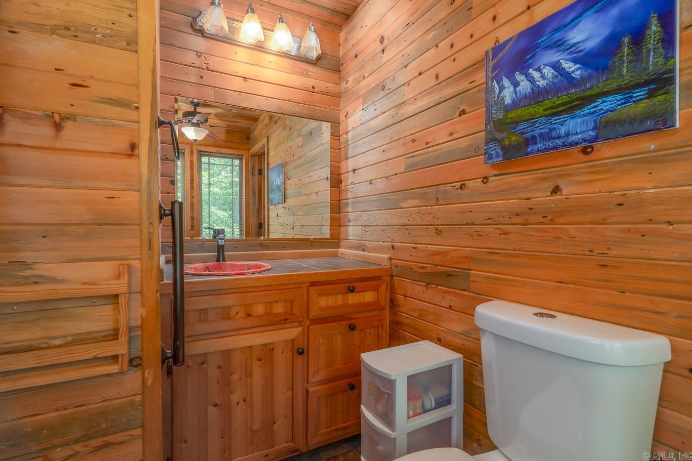 21 W Lakeshore Dr  Highland, AR