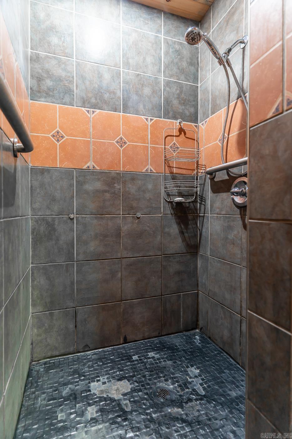 21 W Lakeshore Dr  Highland, AR