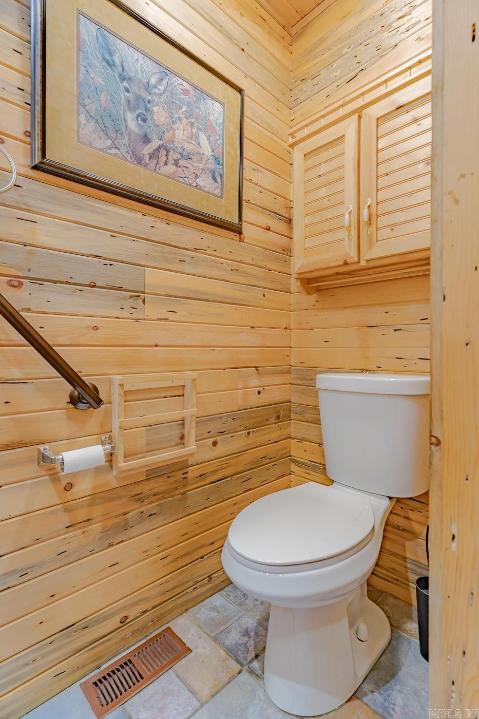 21 W Lakeshore Dr  Highland, AR