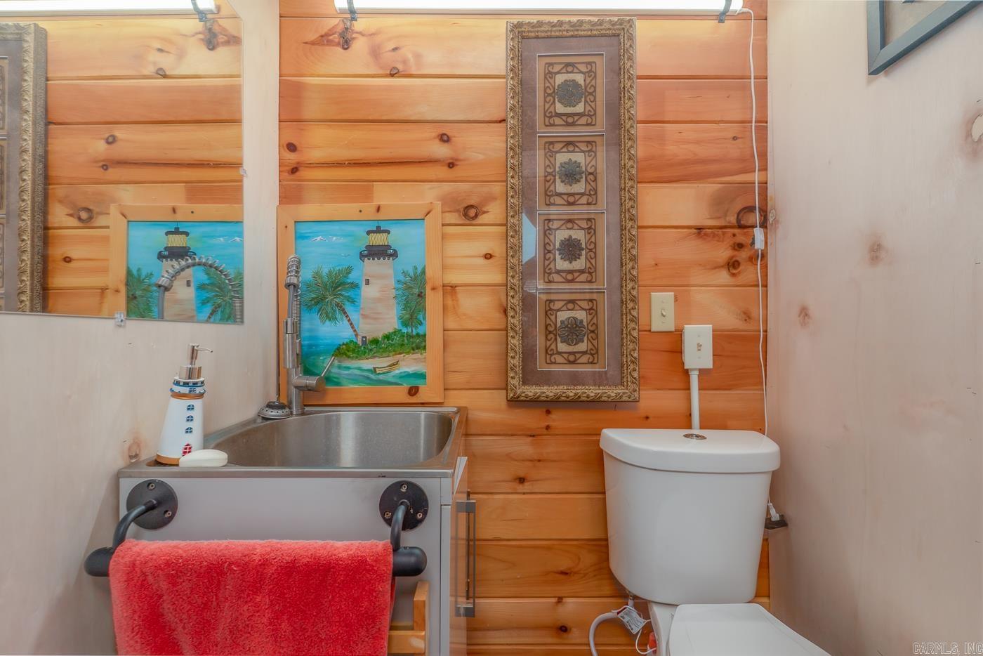 21 W Lakeshore Dr  Highland, AR